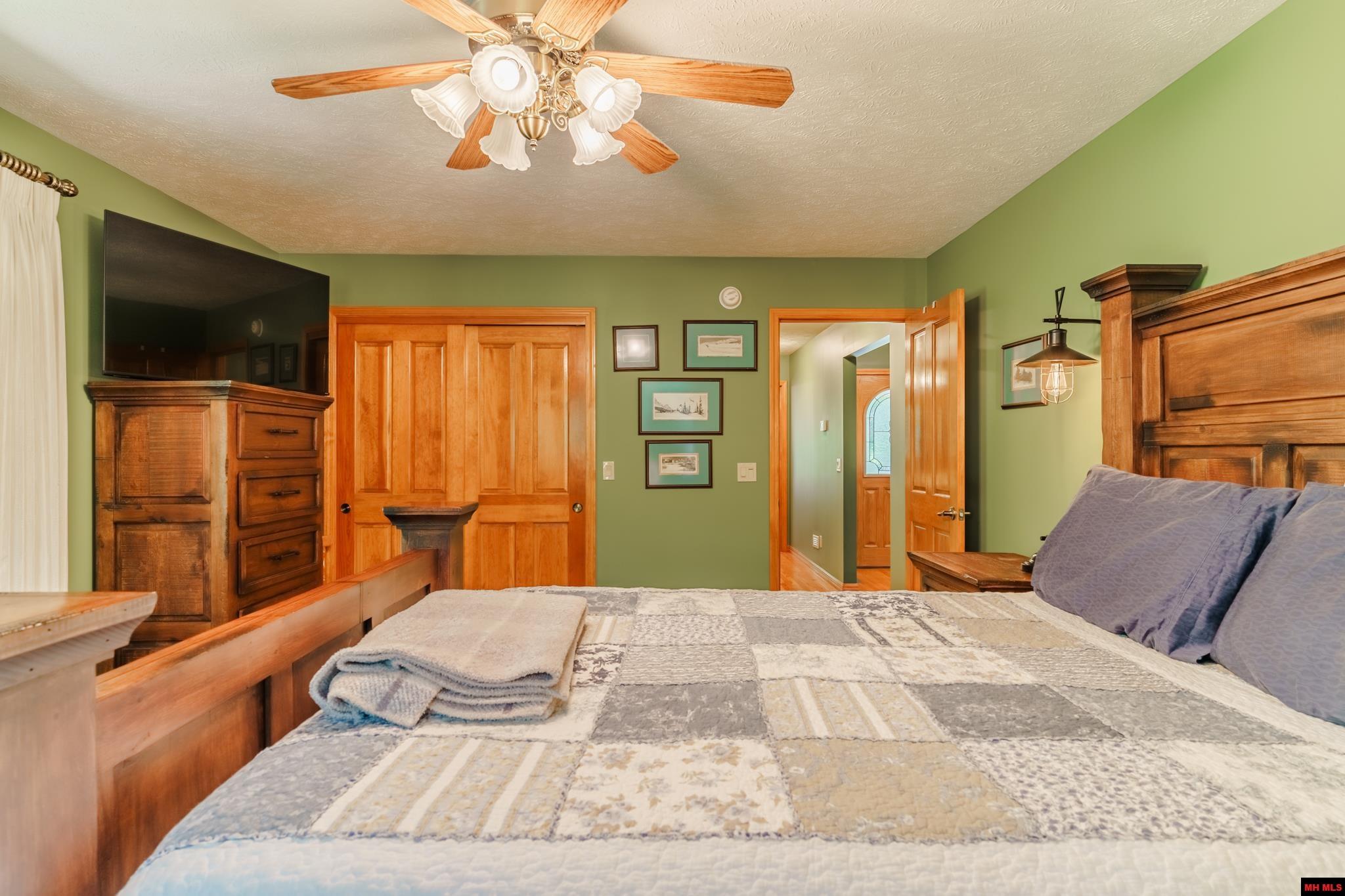 109 EDGEHILL PLACE Bull Shoals, AR 72619