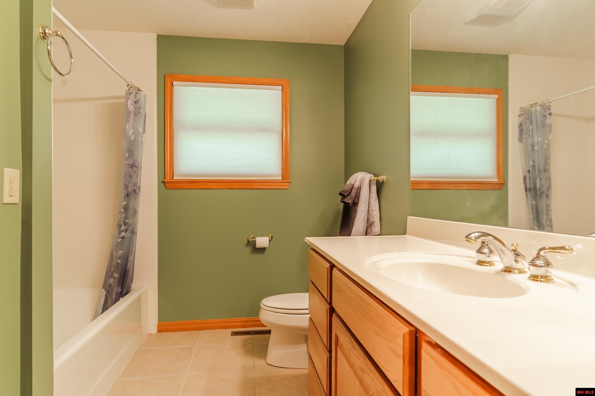 109 EDGEHILL PLACE Bull Shoals, AR 72619