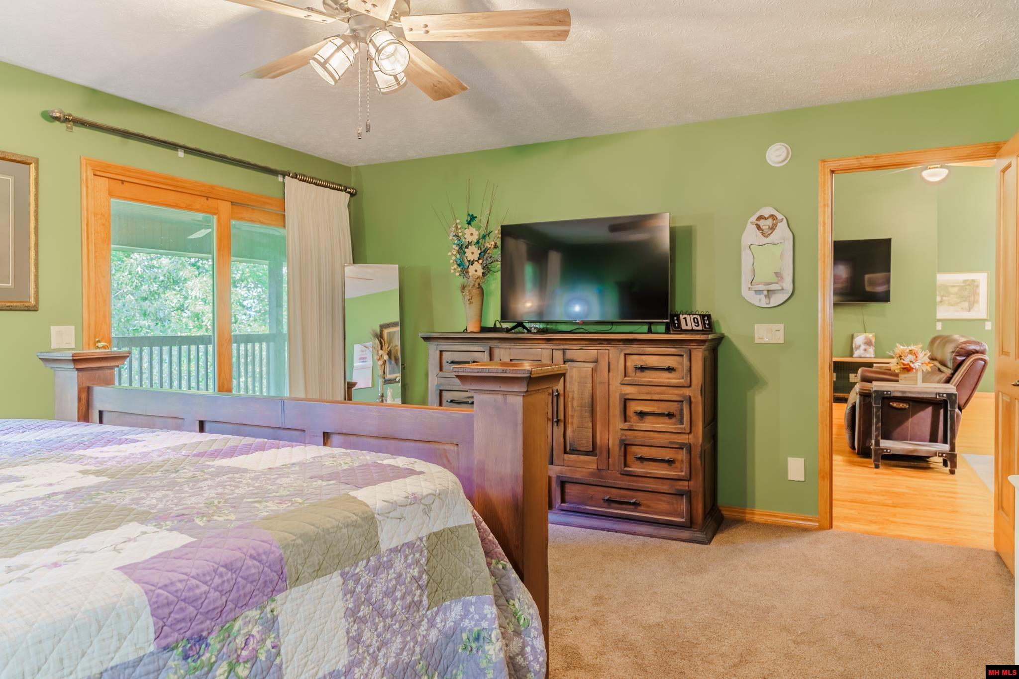 109 EDGEHILL PLACE Bull Shoals, AR 72619