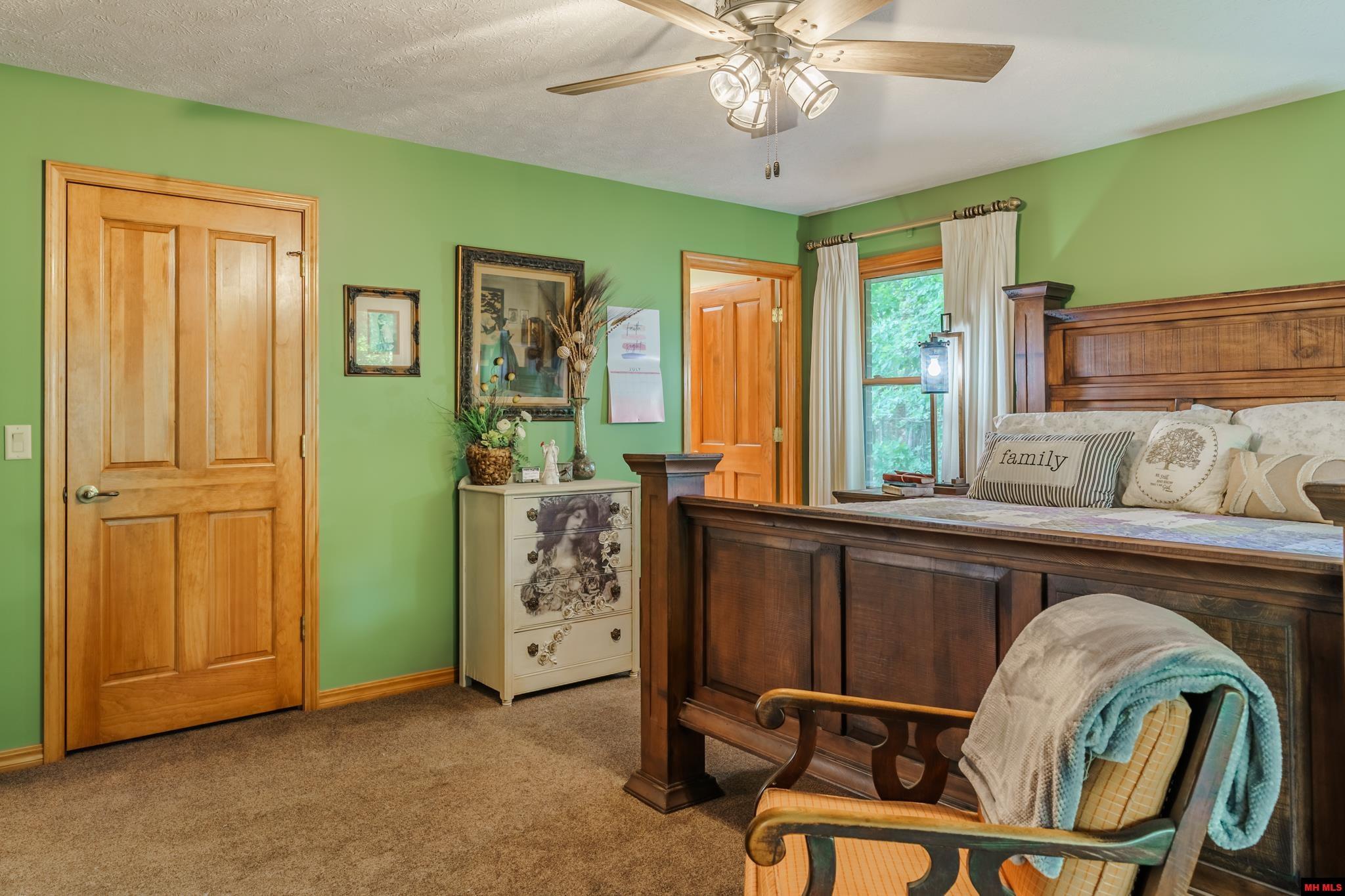 109 EDGEHILL PLACE Bull Shoals, AR 72619