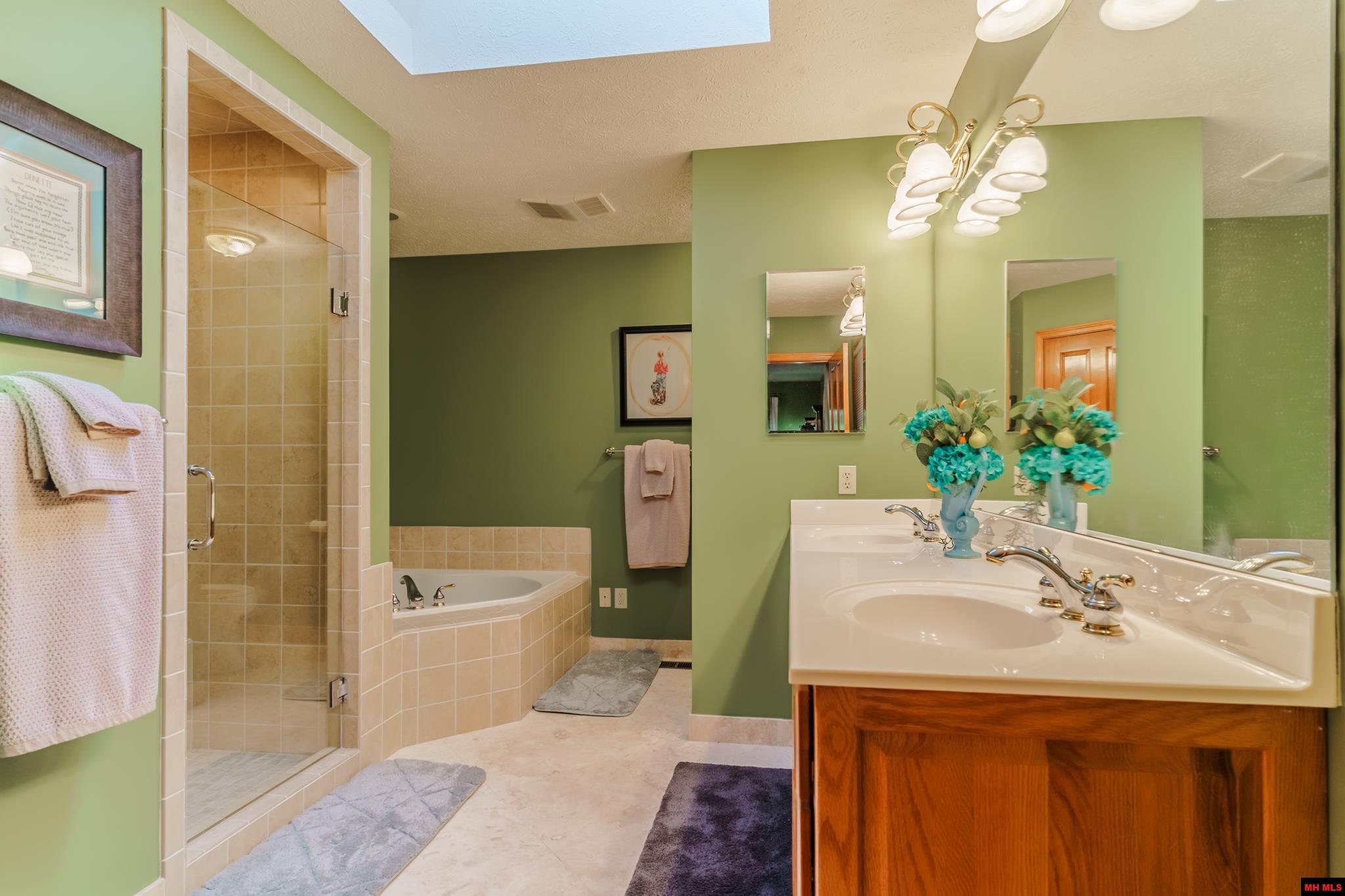 109 EDGEHILL PLACE Bull Shoals, AR 72619