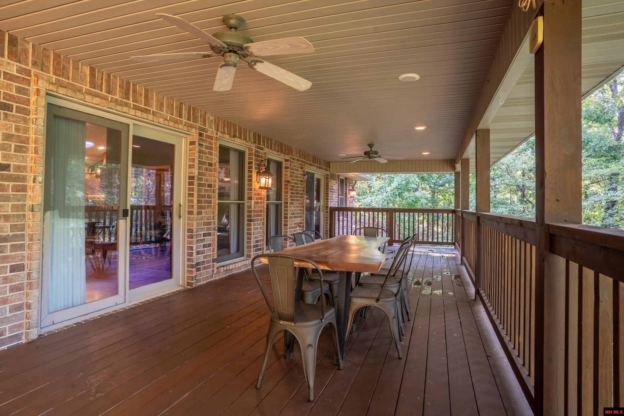 109 EDGEHILL PLACE Bull Shoals, AR 72619