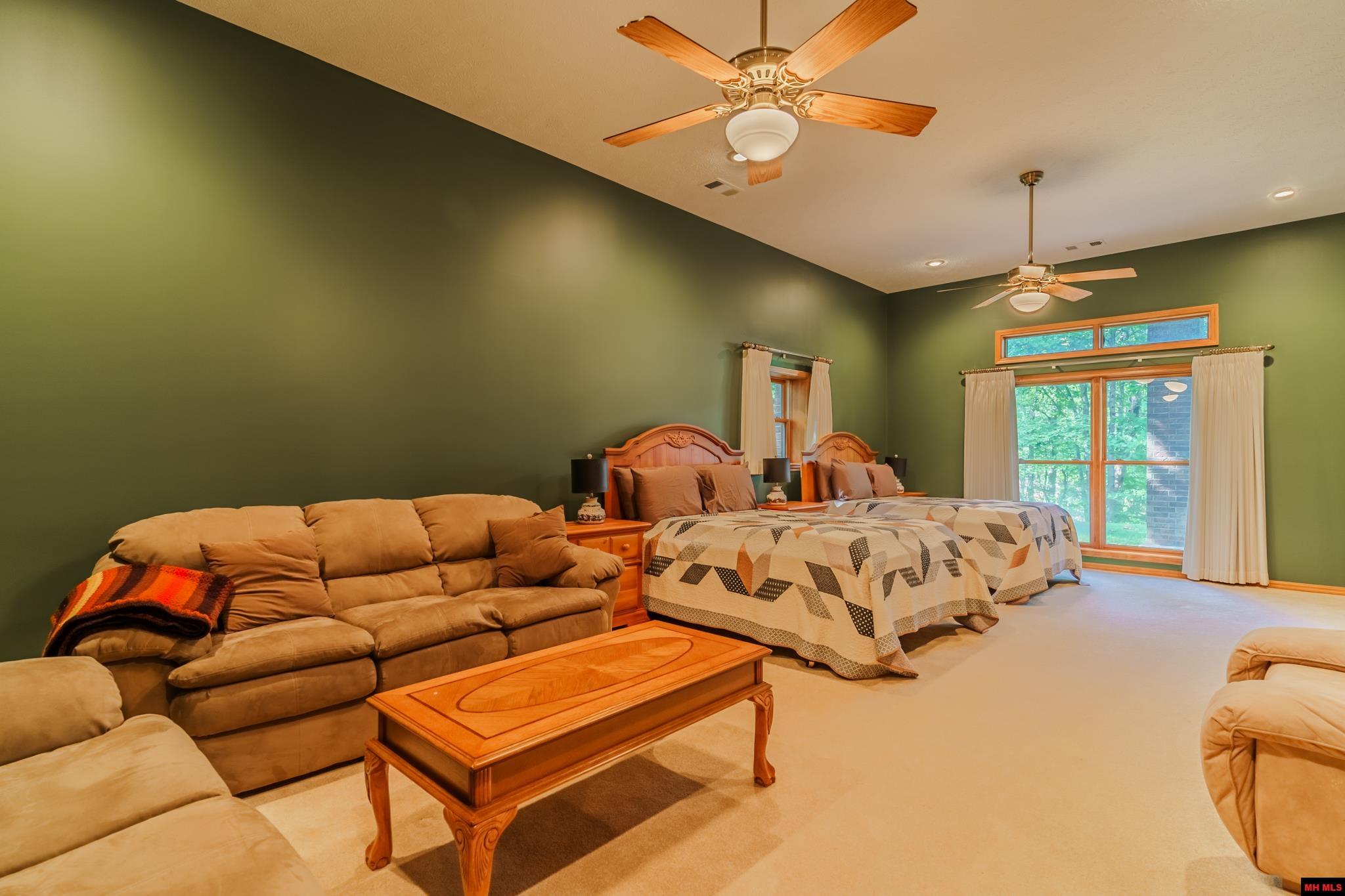 109 EDGEHILL PLACE Bull Shoals, AR 72619