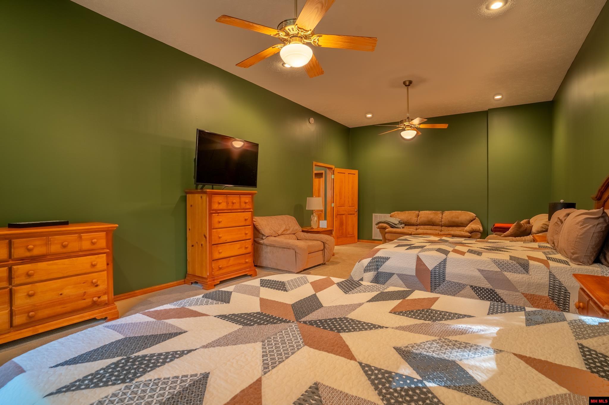 109 EDGEHILL PLACE Bull Shoals, AR 72619