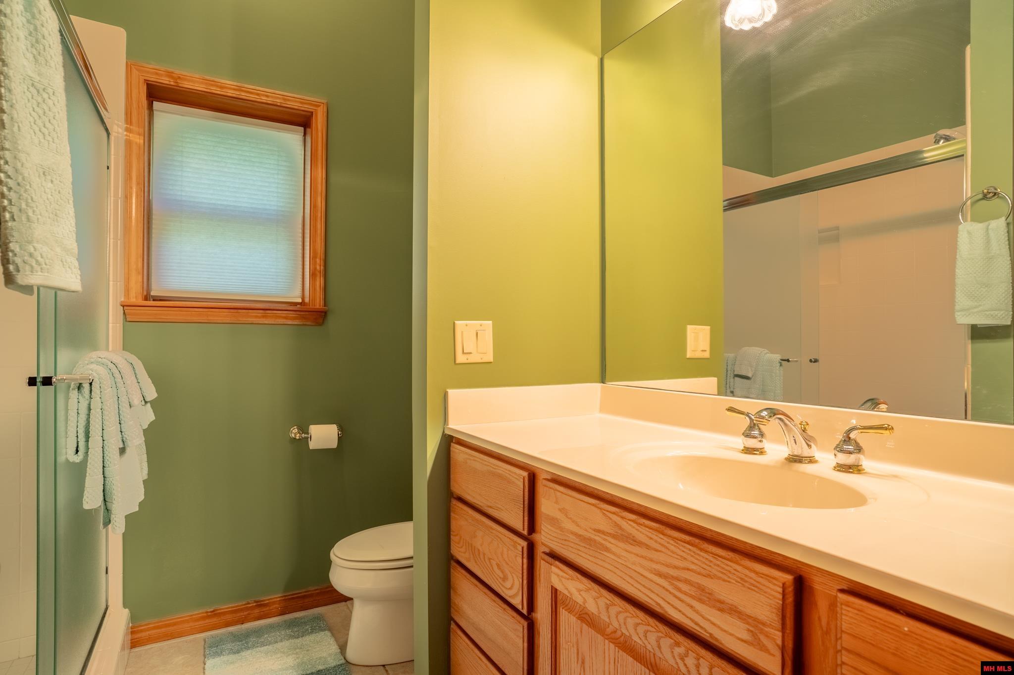 109 EDGEHILL PLACE Bull Shoals, AR 72619