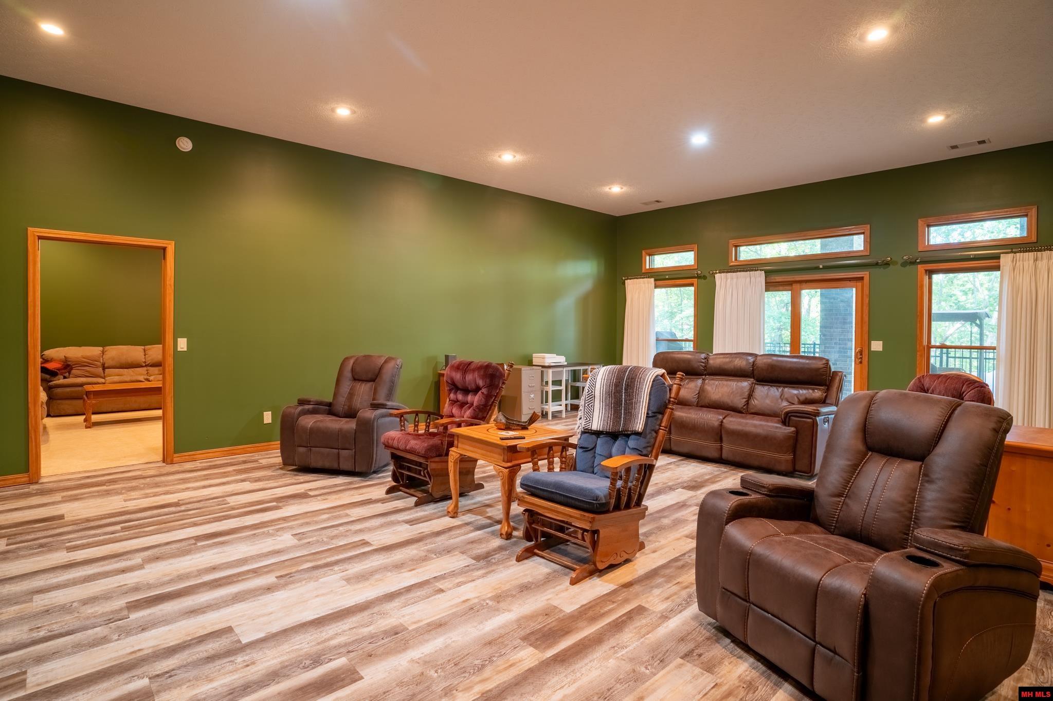 109 EDGEHILL PLACE Bull Shoals, AR 72619