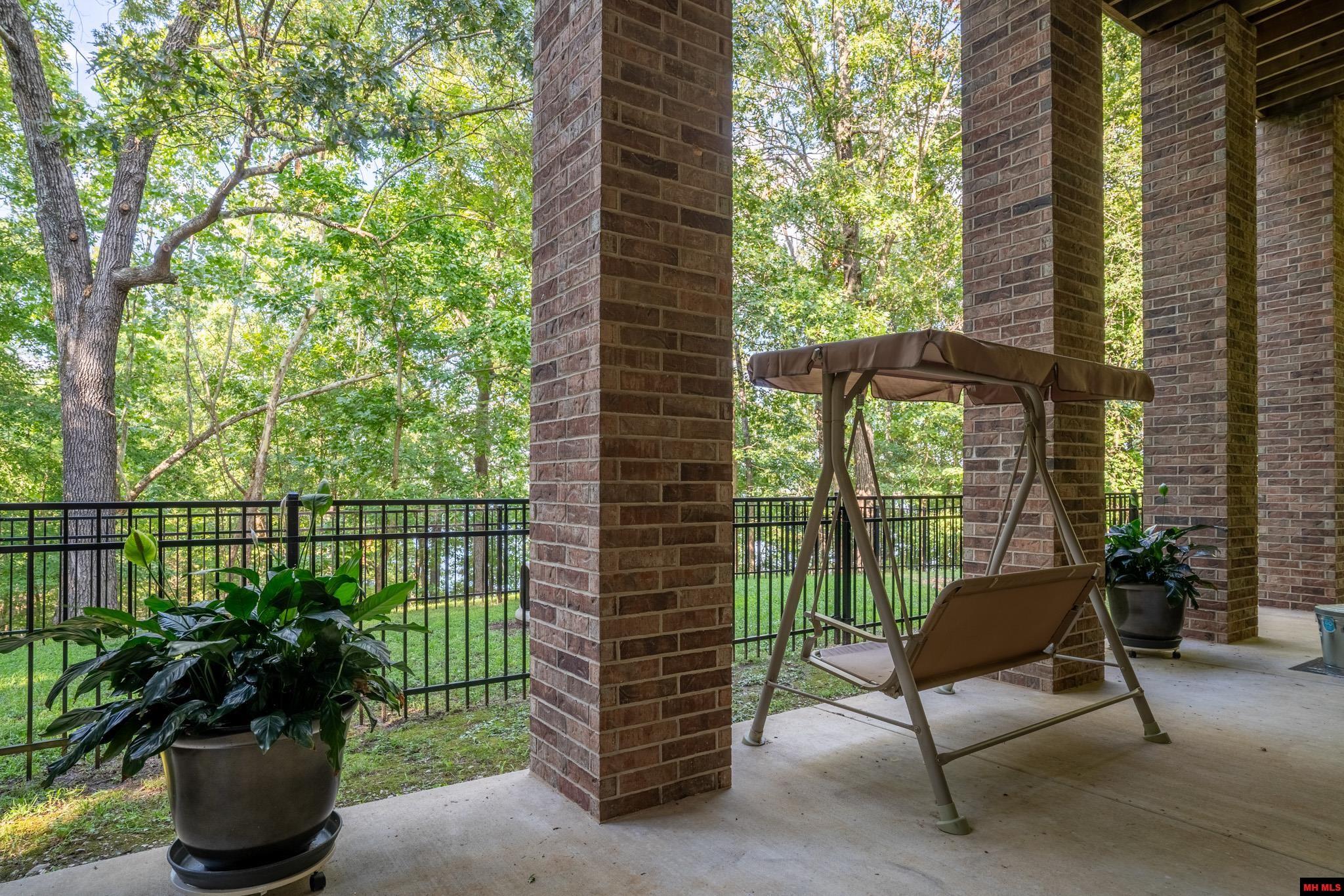 109 EDGEHILL PLACE Bull Shoals, AR 72619