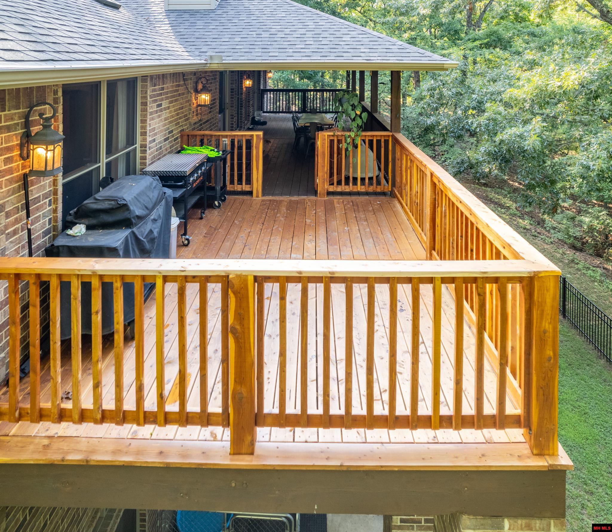 109 EDGEHILL PLACE Bull Shoals, AR 72619