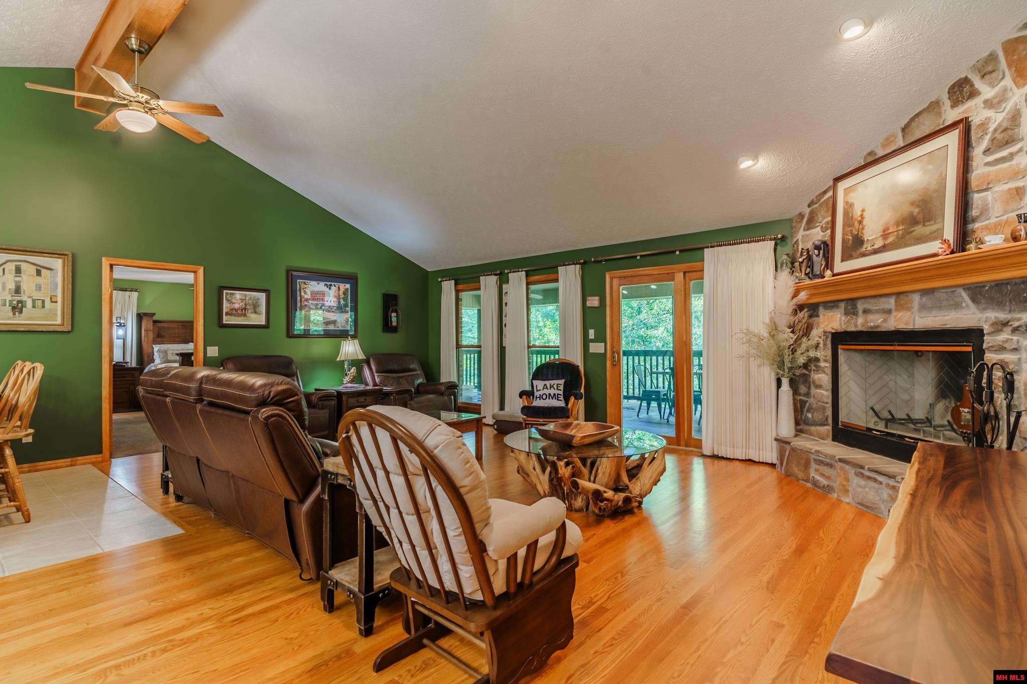 109 EDGEHILL PLACE Bull Shoals, AR 72619
