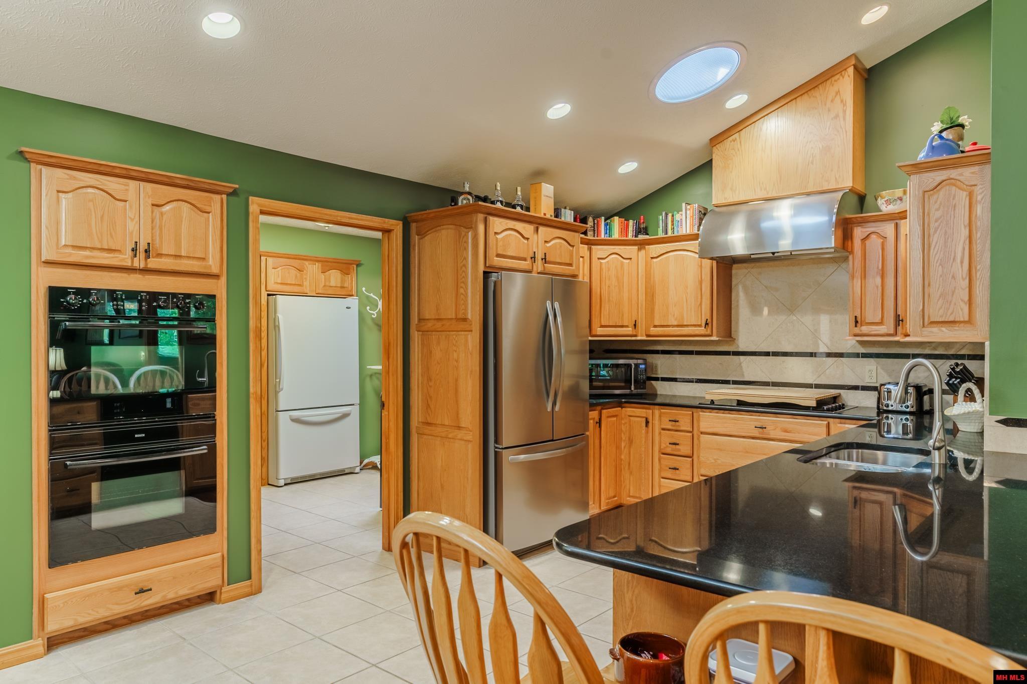109 EDGEHILL PLACE Bull Shoals, AR 72619