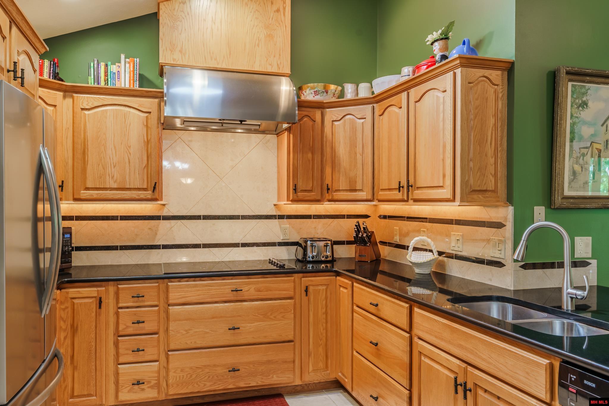 109 EDGEHILL PLACE Bull Shoals, AR 72619