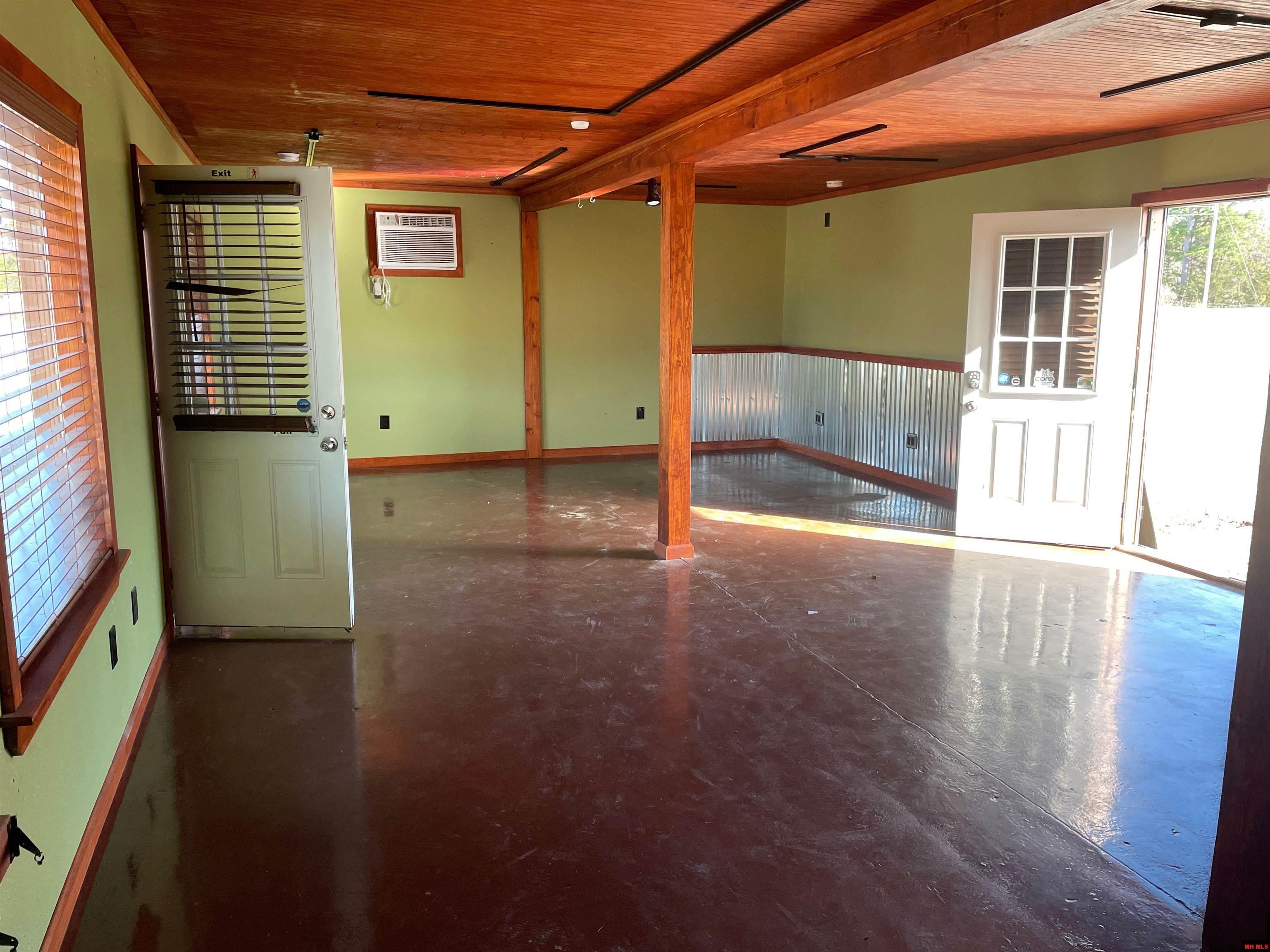 11168 HWY 5 SOUTH Salesville, AR
