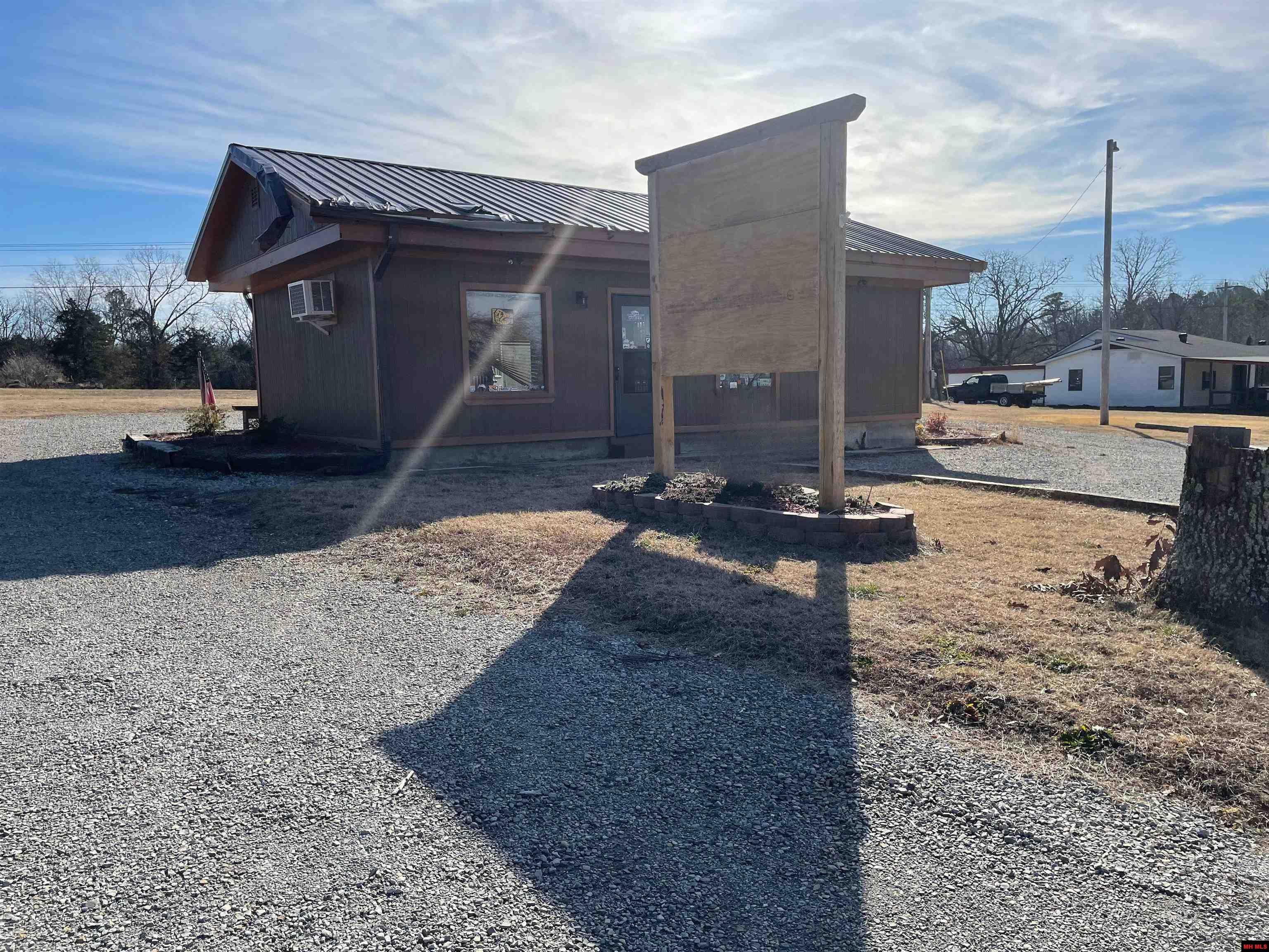 11168 HWY 5 SOUTH Salesville, AR