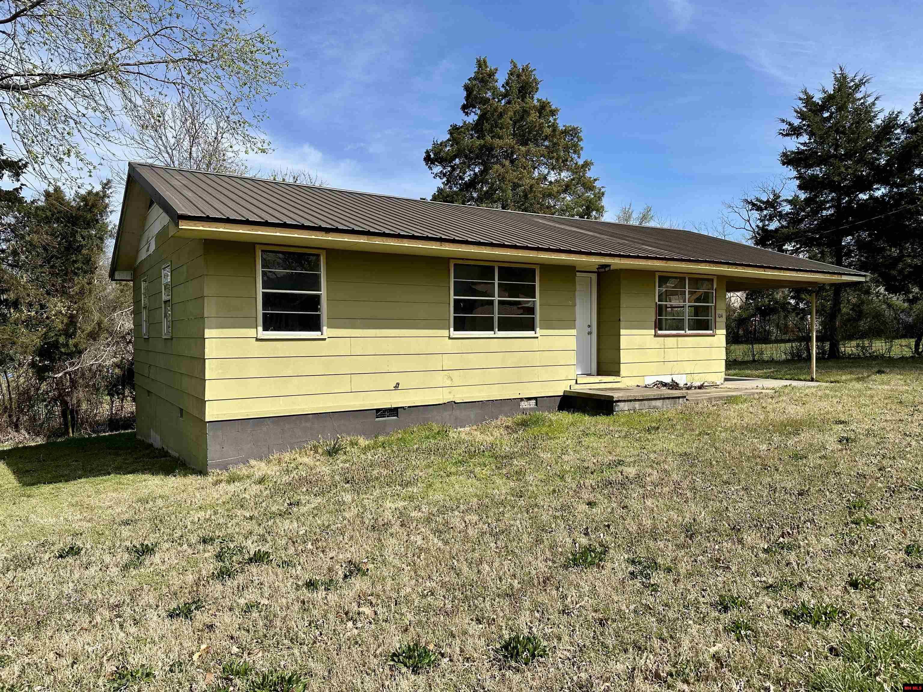 104 S SPRING STREET Marshall, AR