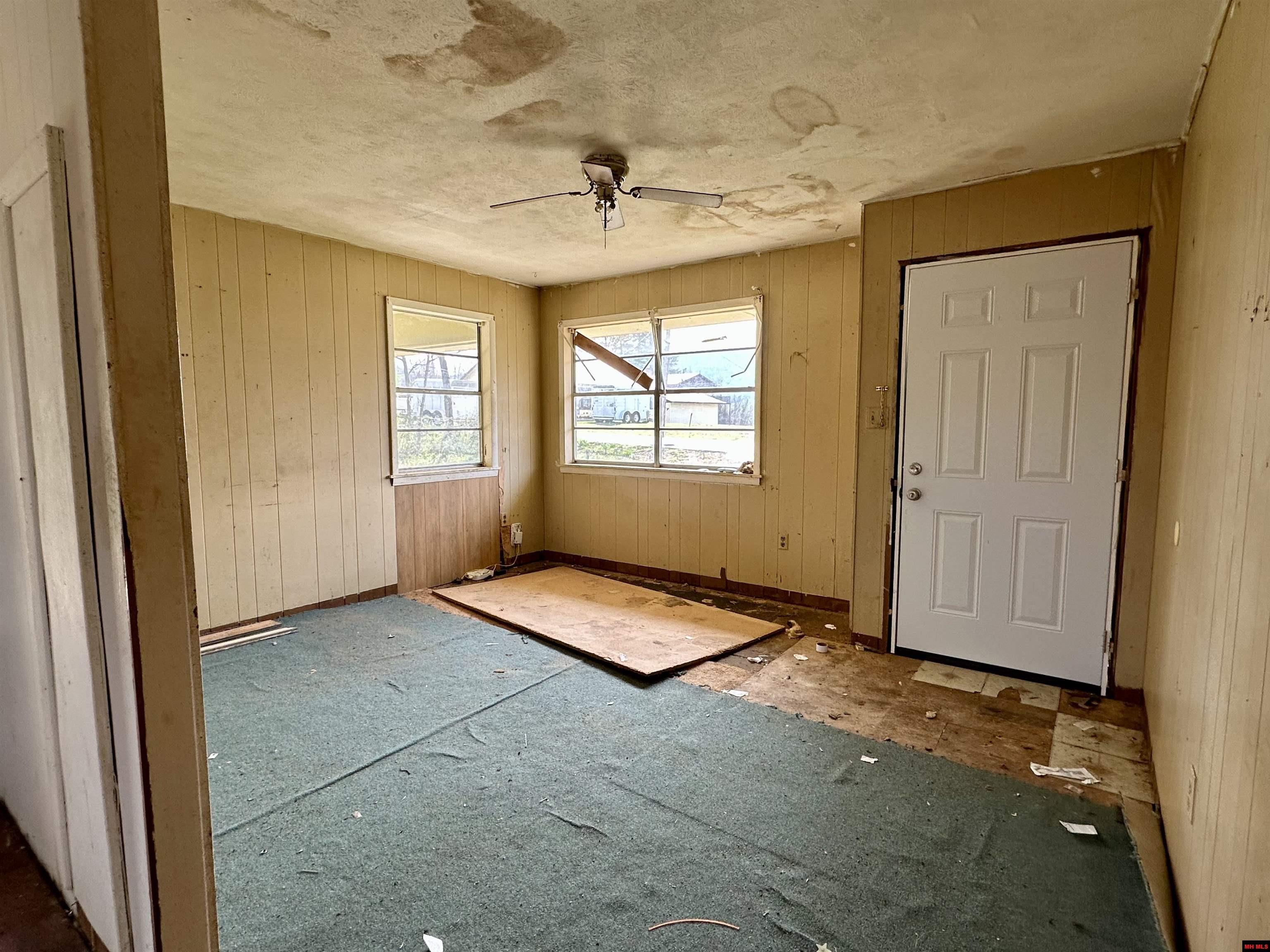 104 S SPRING STREET Marshall, AR