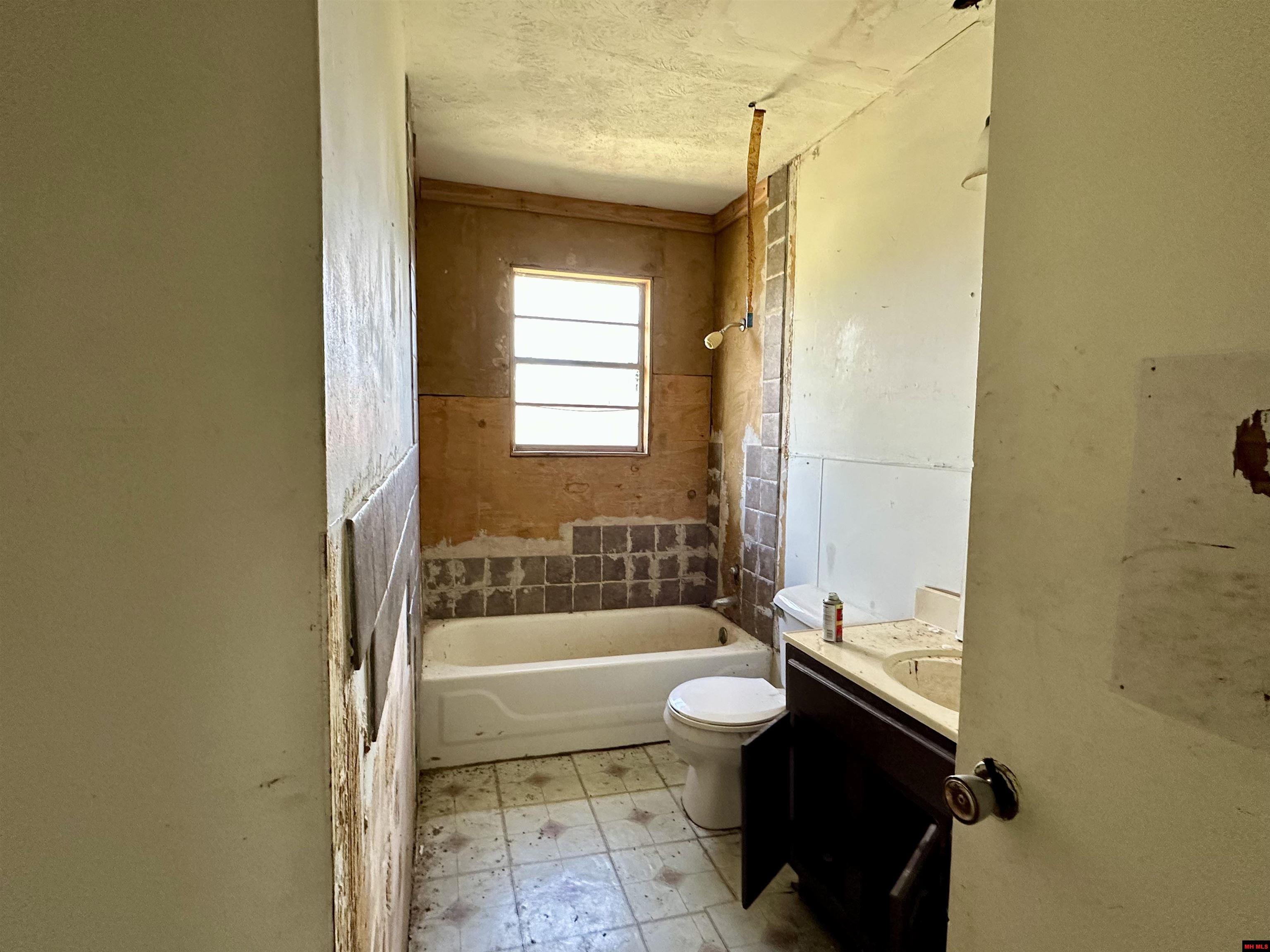 104 S SPRING STREET Marshall, AR