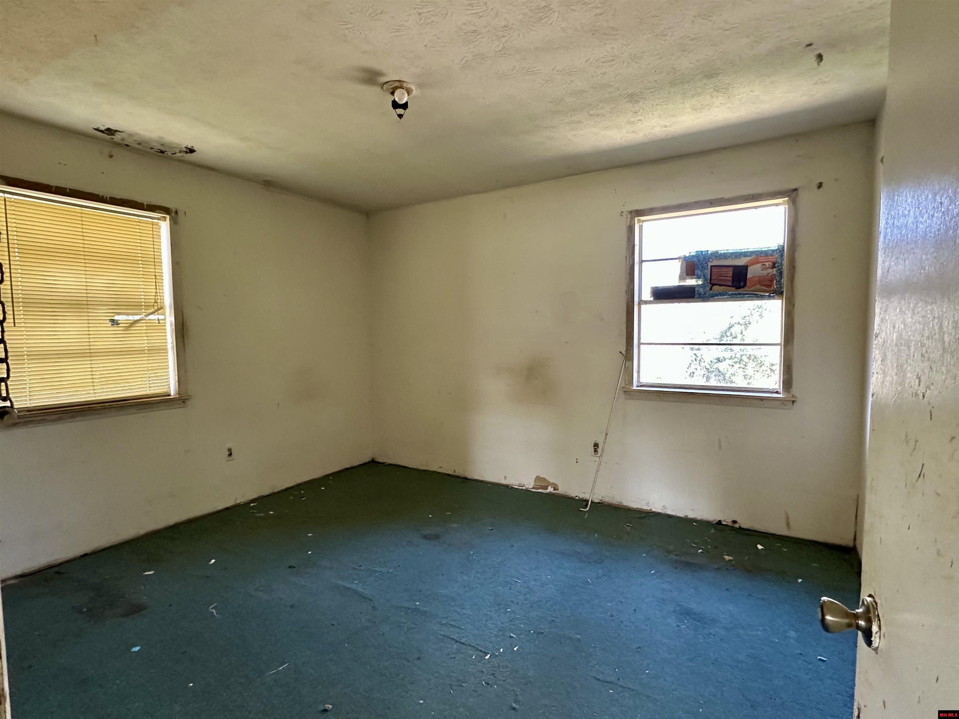 104 S SPRING STREET Marshall, AR