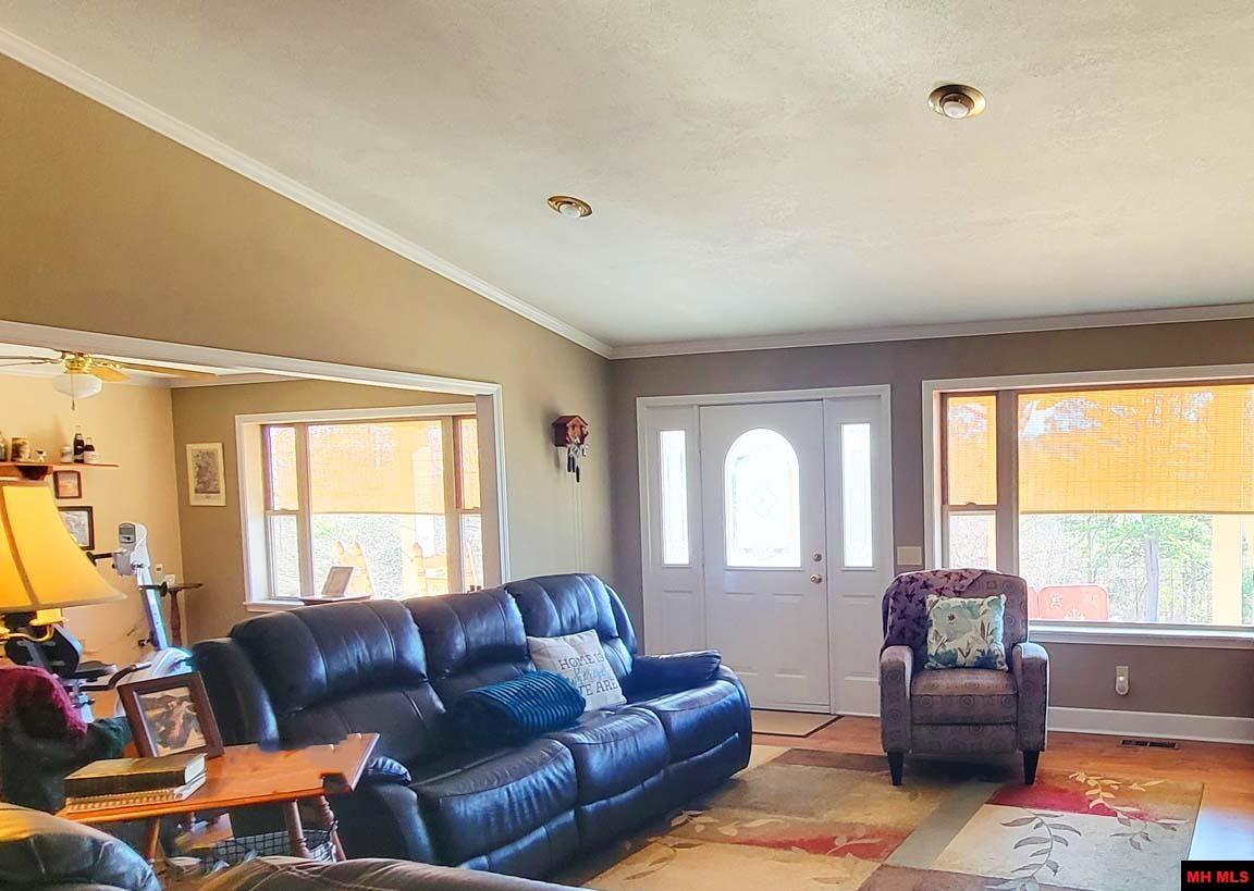 1483 CHESSMOND FERRY ROAD Calico Rock, AR