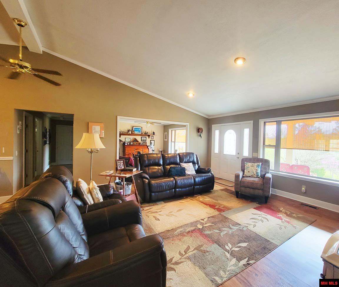 1483 CHESSMOND FERRY ROAD Calico Rock, AR
