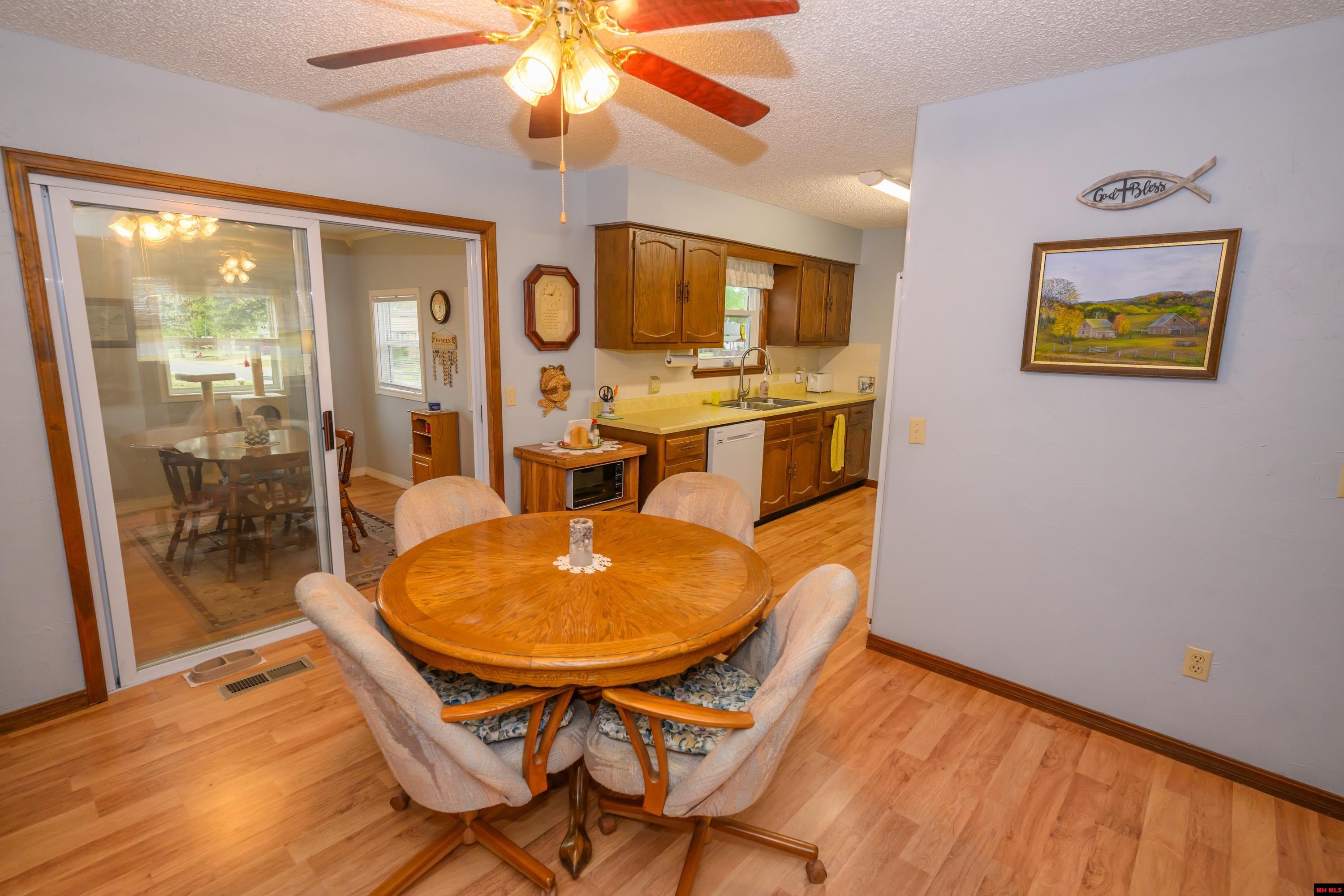 102 PARKVIEW DRIVE Mountain Home, AR