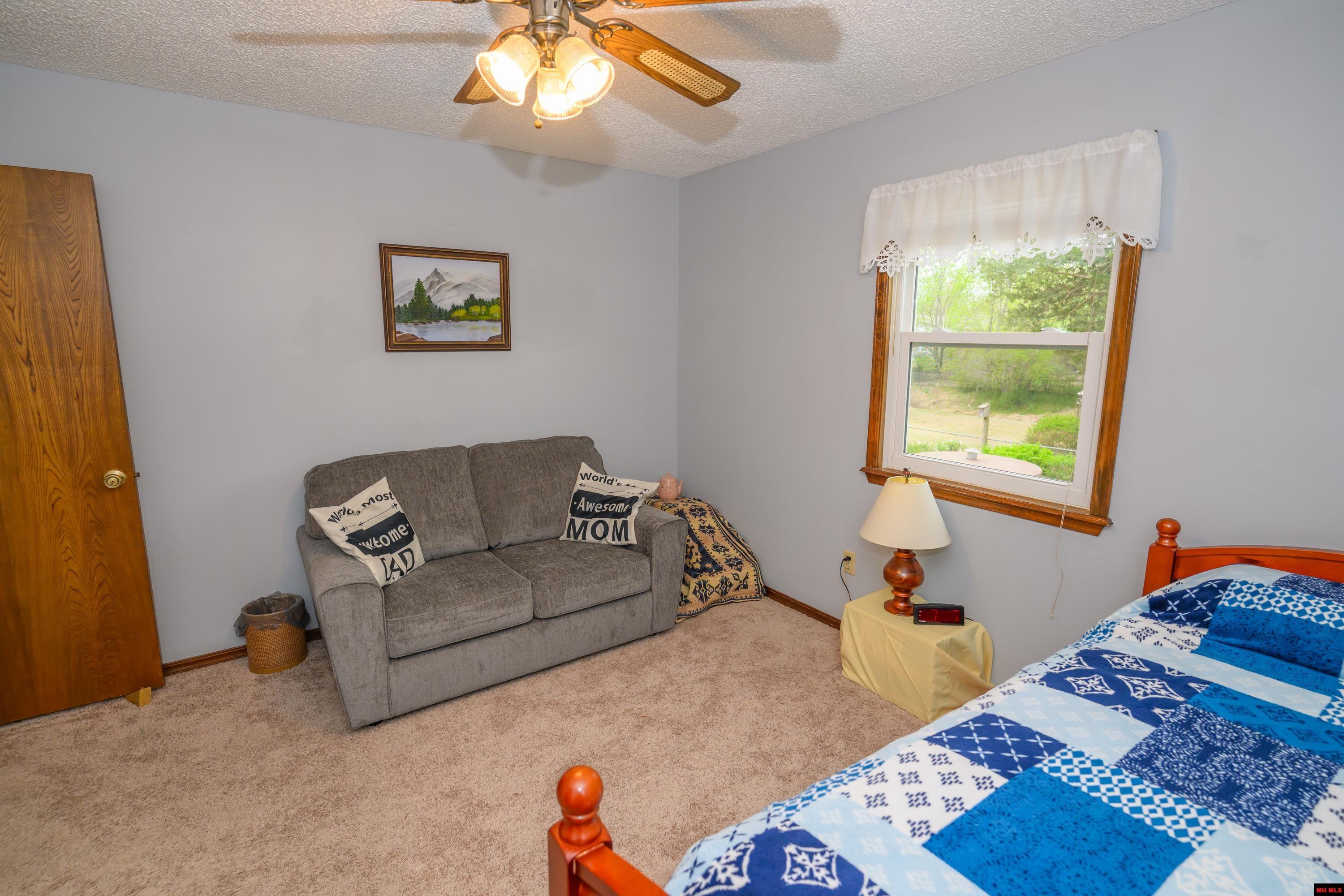 102 PARKVIEW DRIVE Mountain Home, AR
