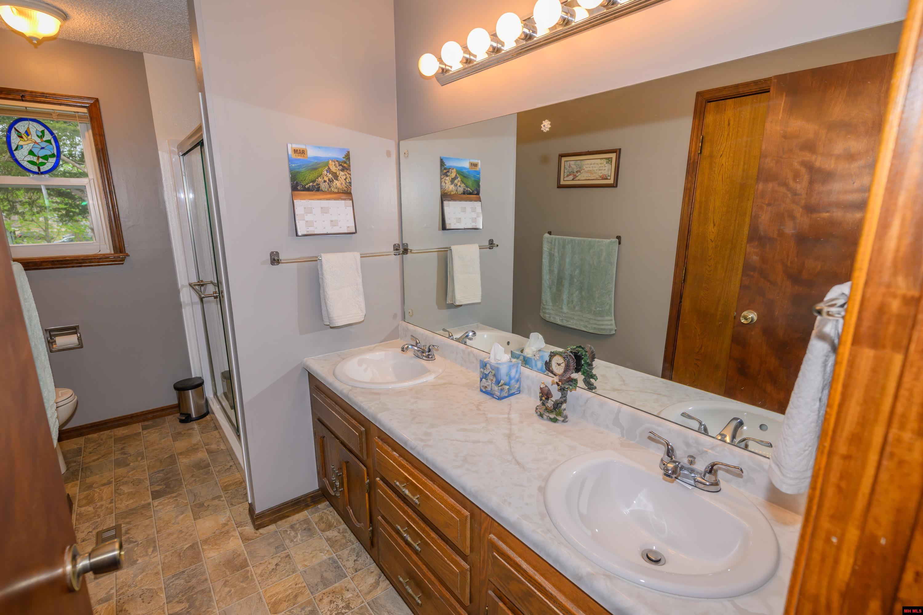 102 PARKVIEW DRIVE Mountain Home, AR