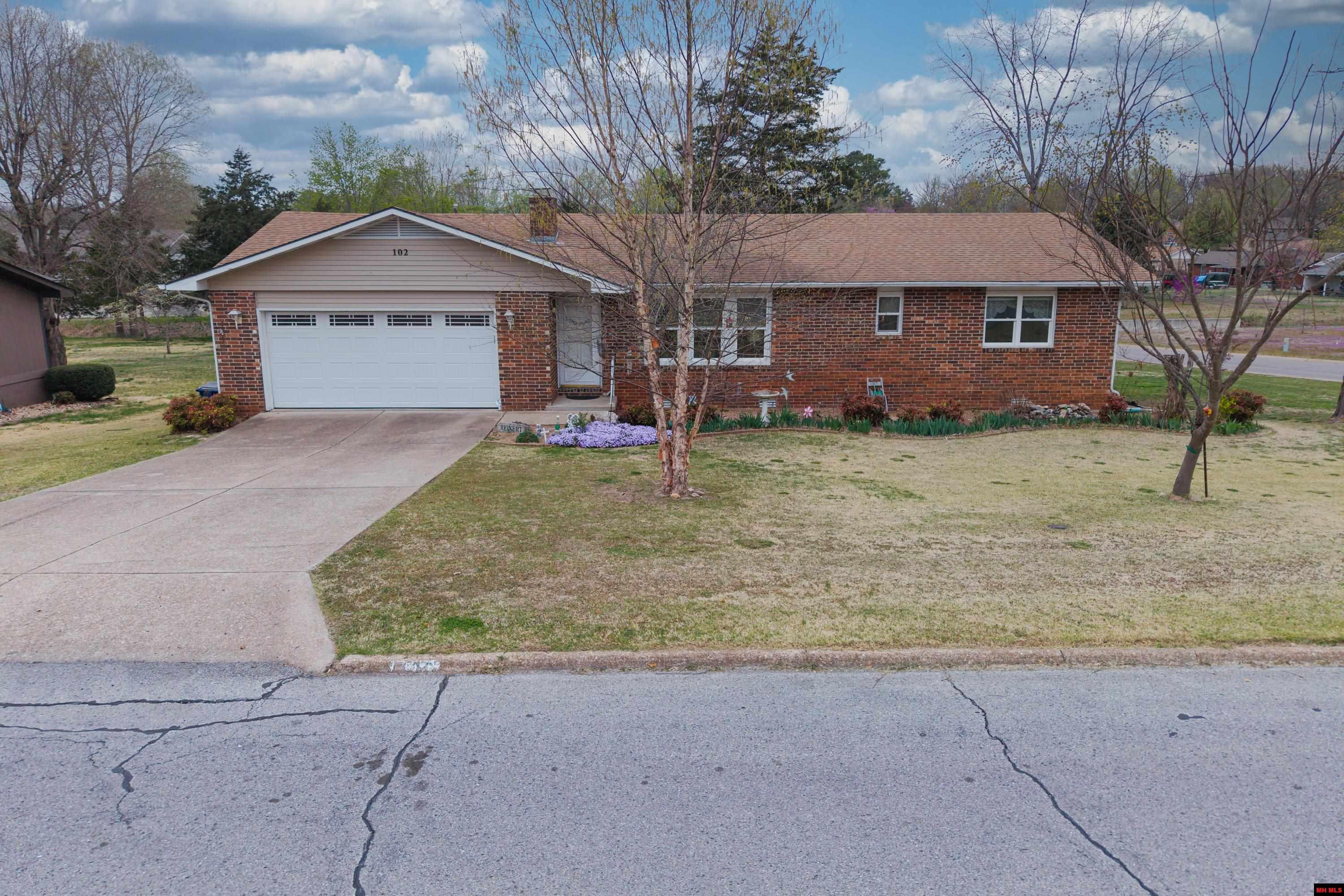 102 PARKVIEW DRIVE Mountain Home, AR