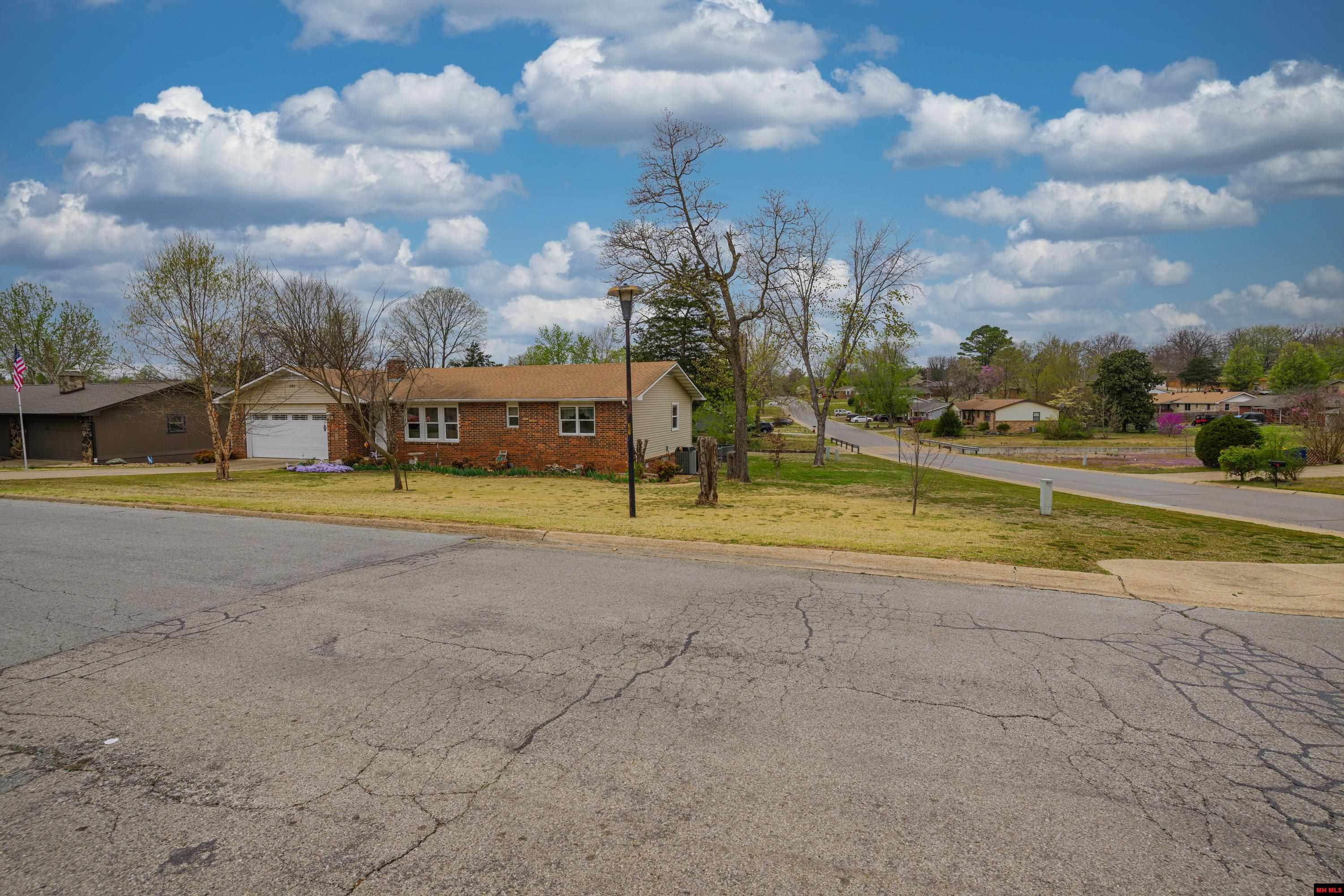 102 PARKVIEW DRIVE Mountain Home, AR