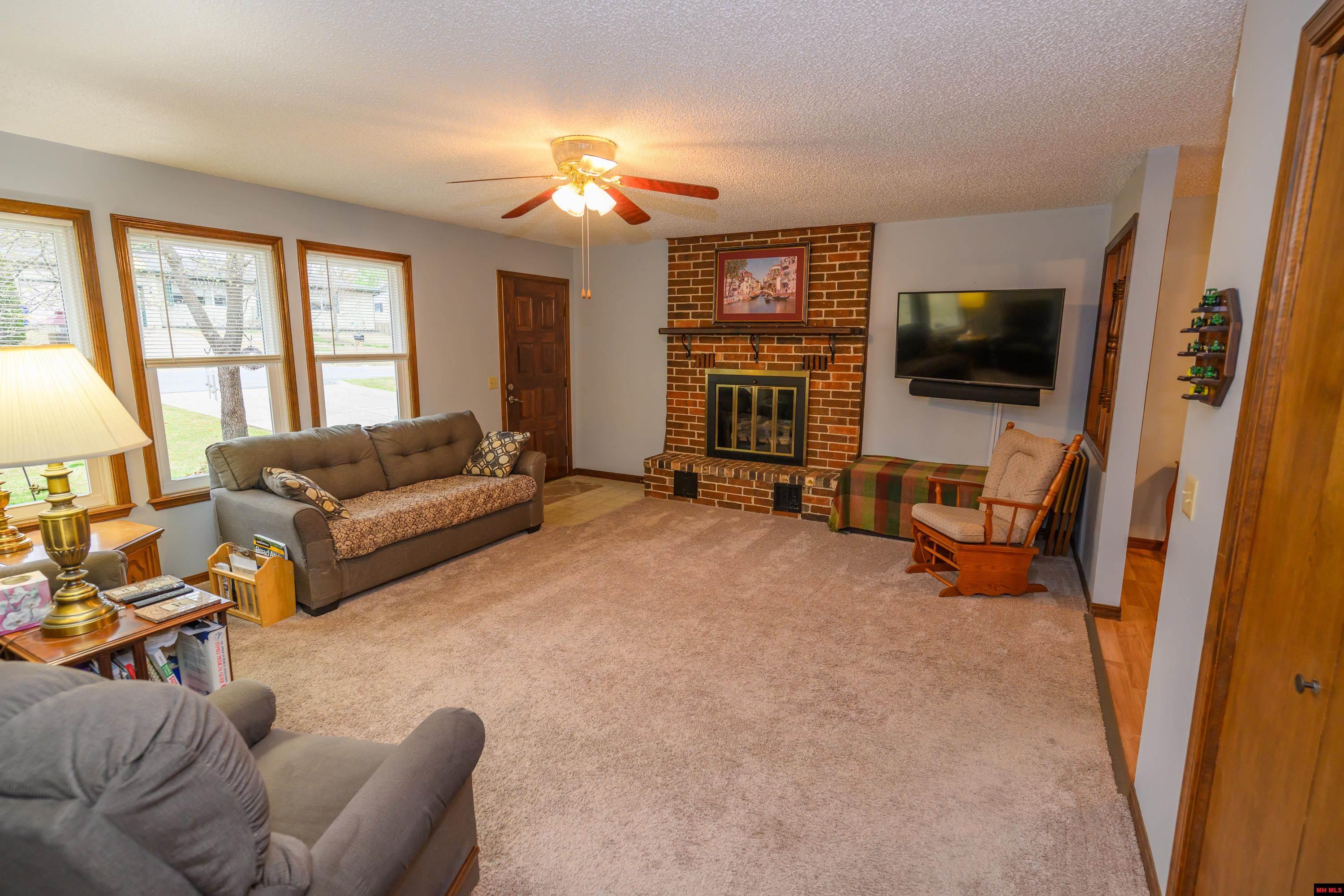 102 PARKVIEW DRIVE Mountain Home, AR