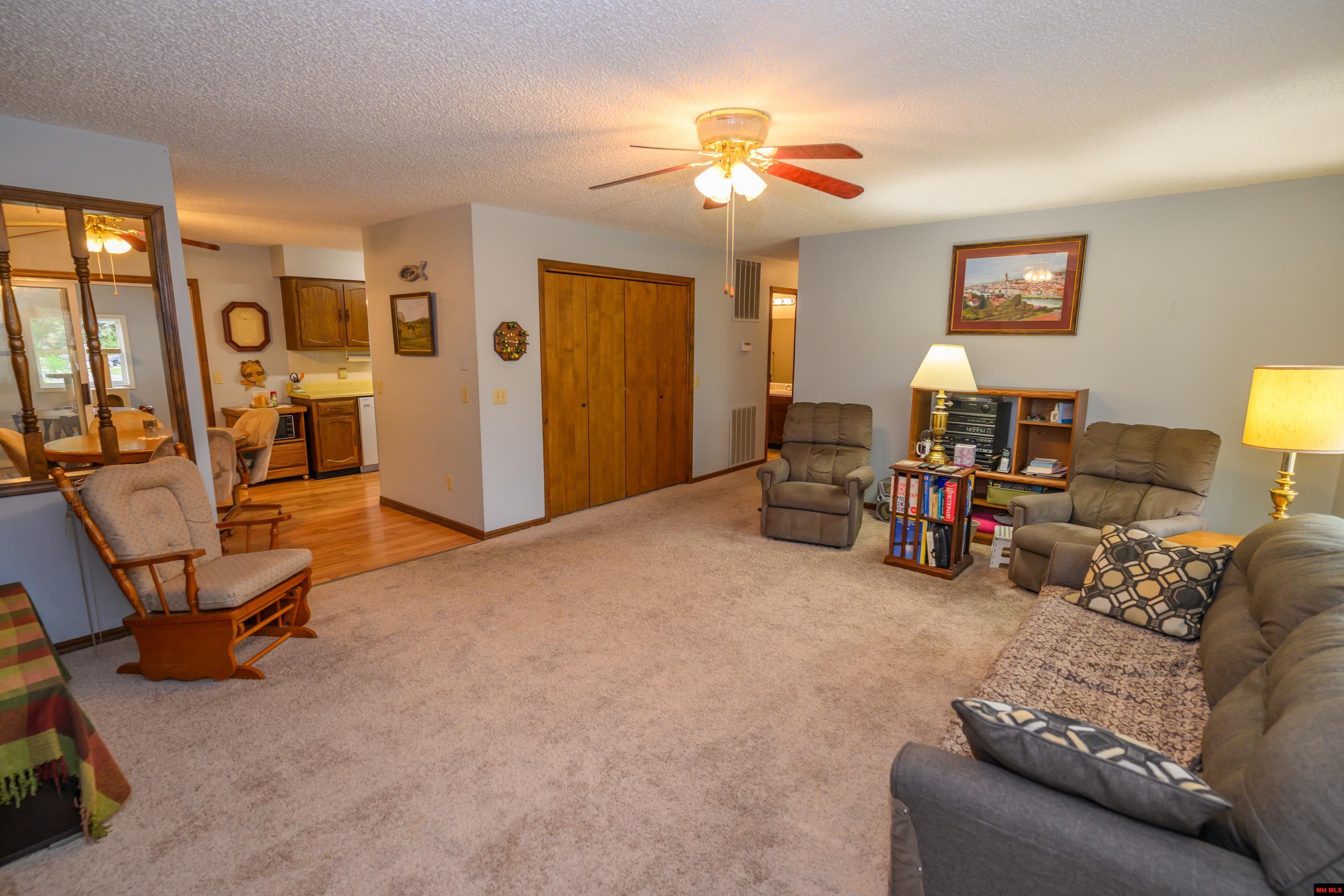 102 PARKVIEW DRIVE Mountain Home, AR