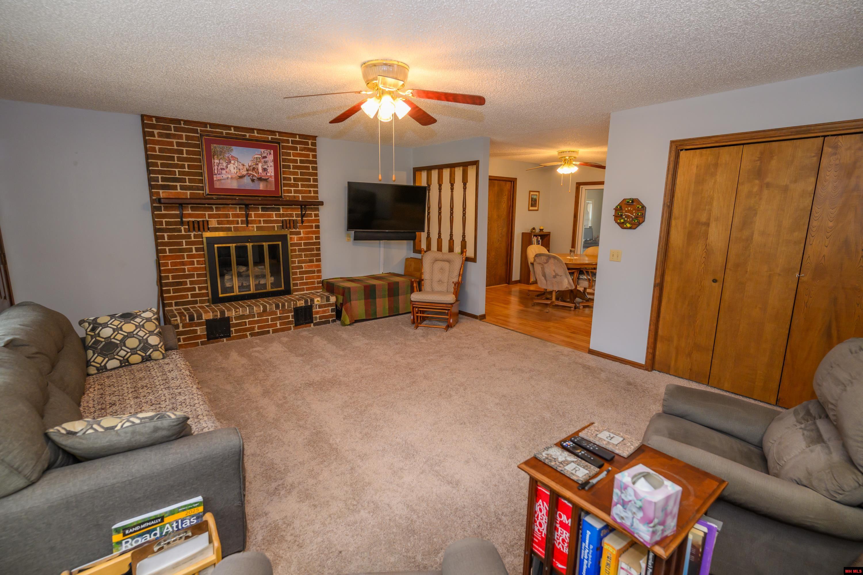 102 PARKVIEW DRIVE Mountain Home, AR