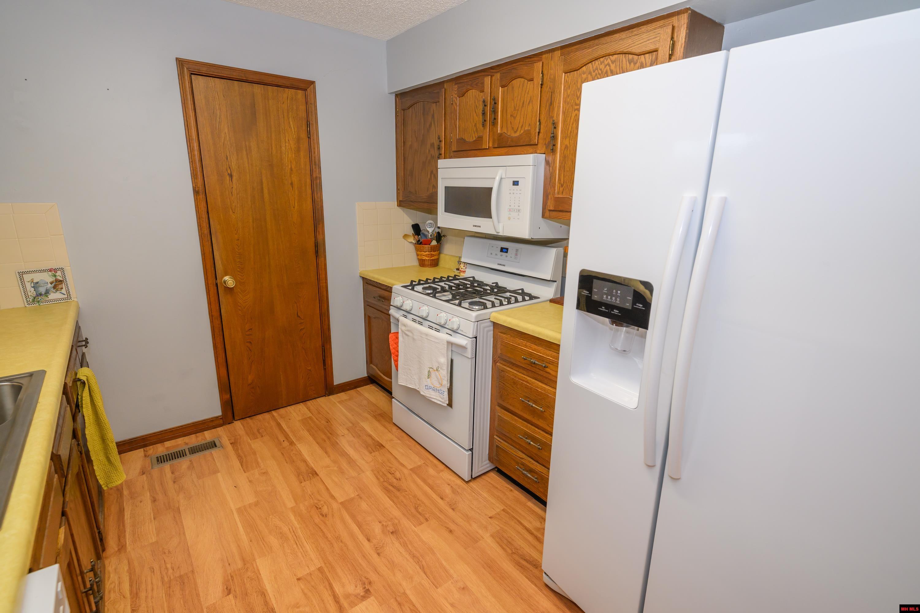 102 PARKVIEW DRIVE Mountain Home, AR