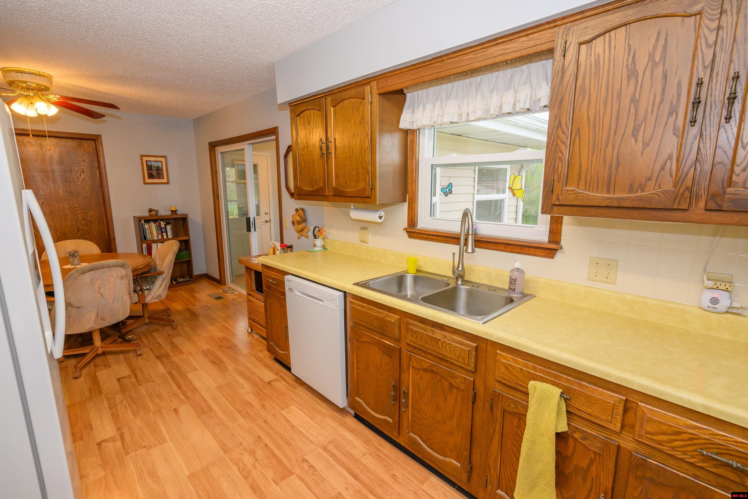 102 PARKVIEW DRIVE Mountain Home, AR
