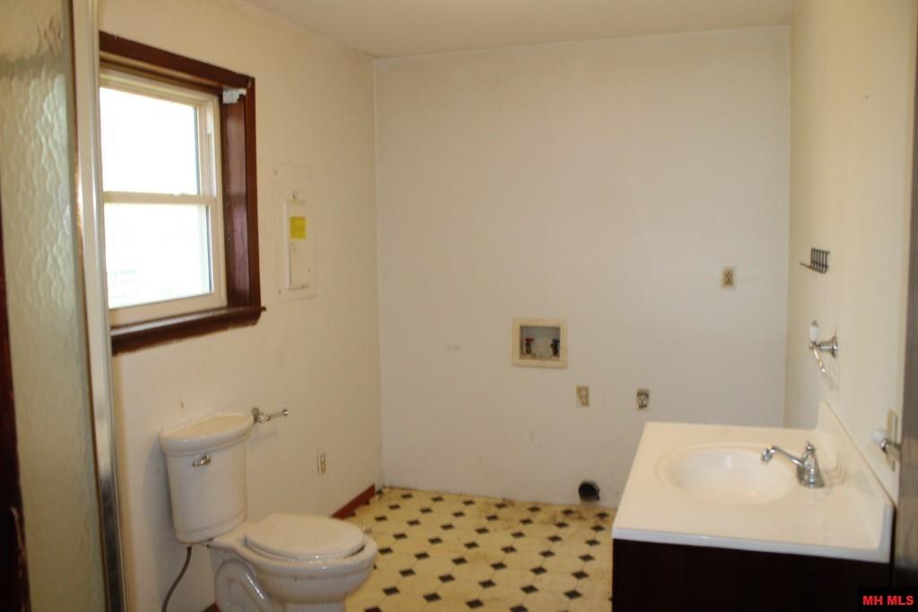136 LOCUST STREET Lead Hill, AR