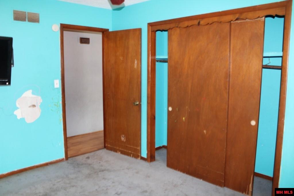 136 LOCUST STREET Lead Hill, AR