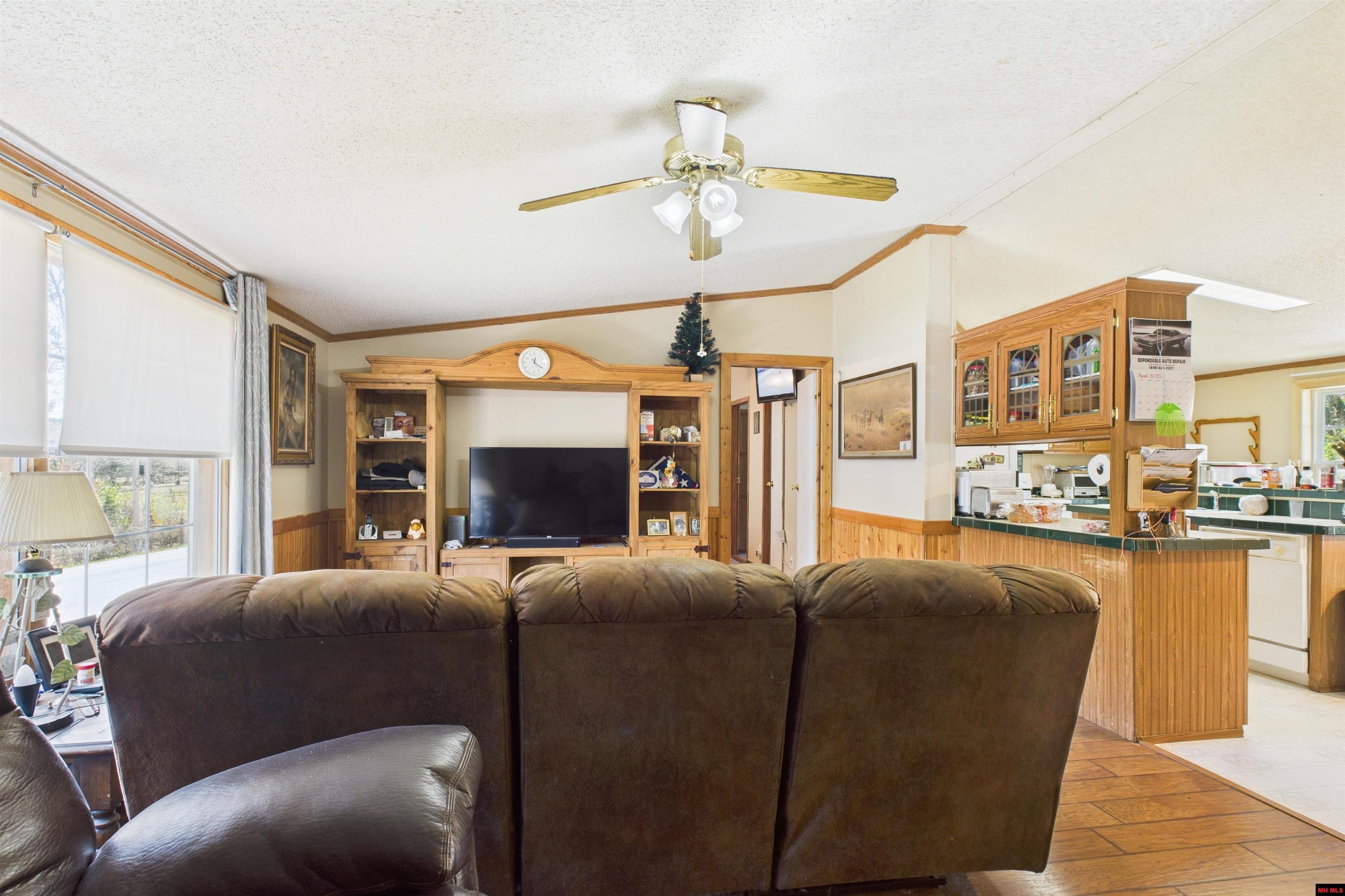 6595 PUSH MOUNTAIN ROAD Norfork, AR 72658