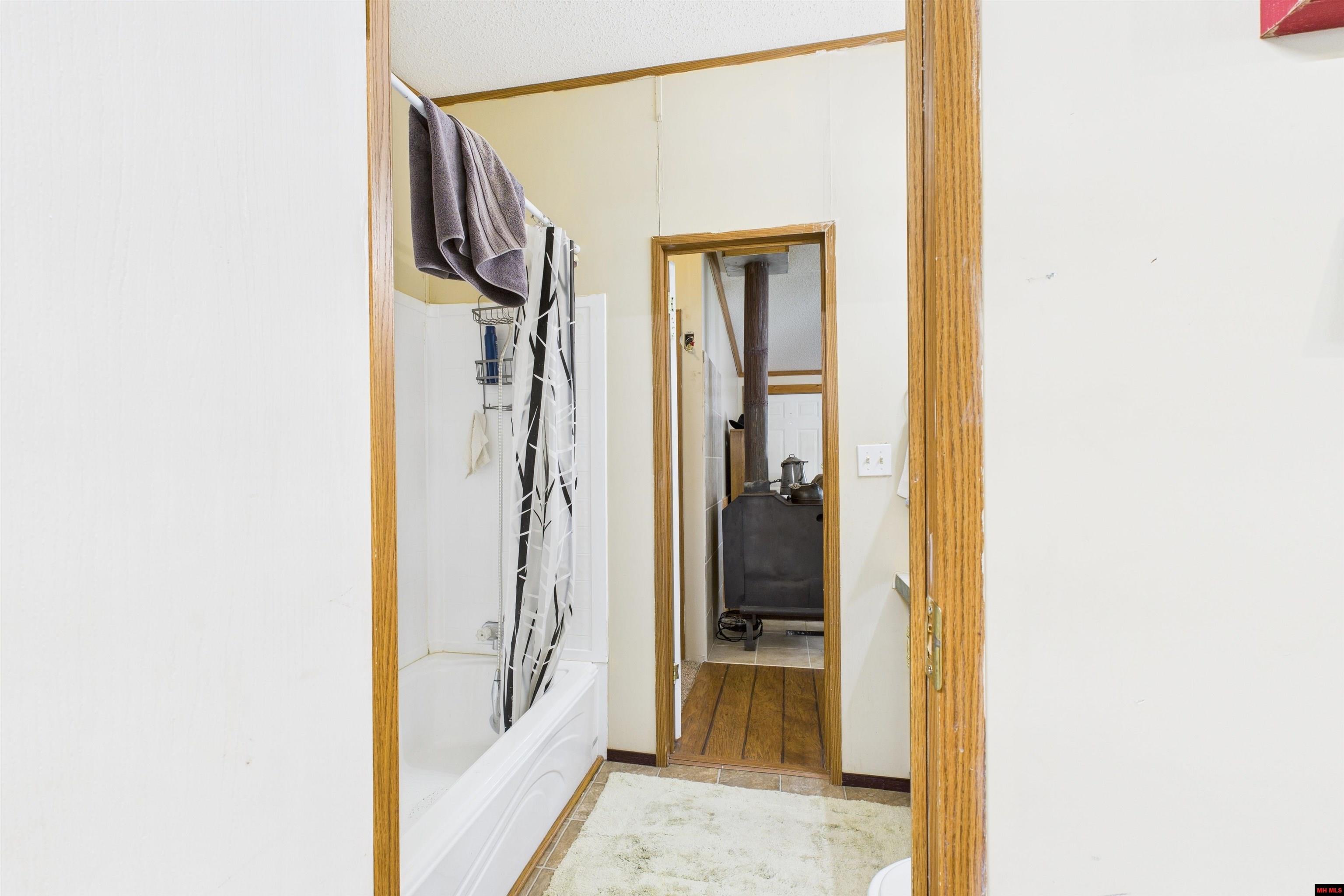 6595 PUSH MOUNTAIN ROAD Norfork, AR 72658