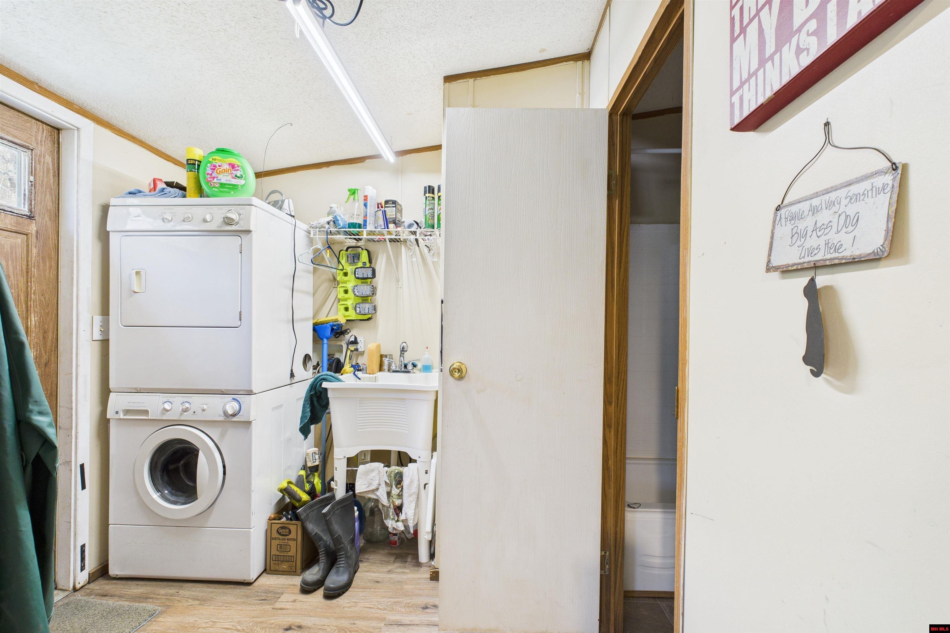 6595 PUSH MOUNTAIN ROAD Norfork, AR 72658