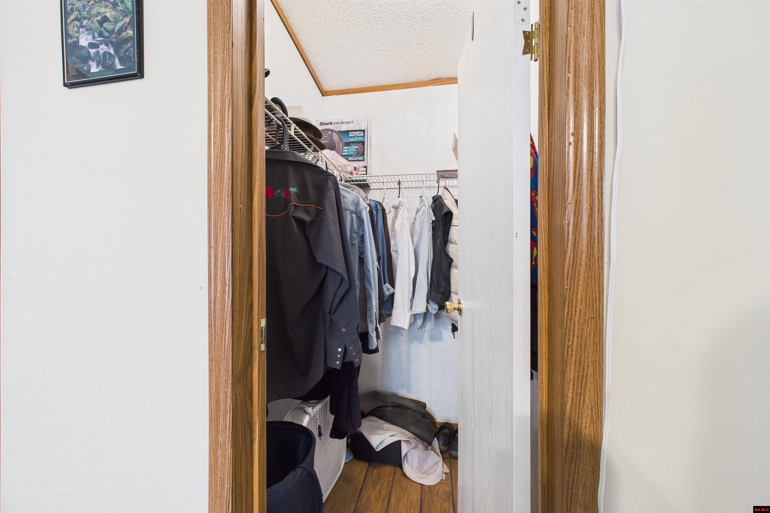 6595 PUSH MOUNTAIN ROAD Norfork, AR 72658