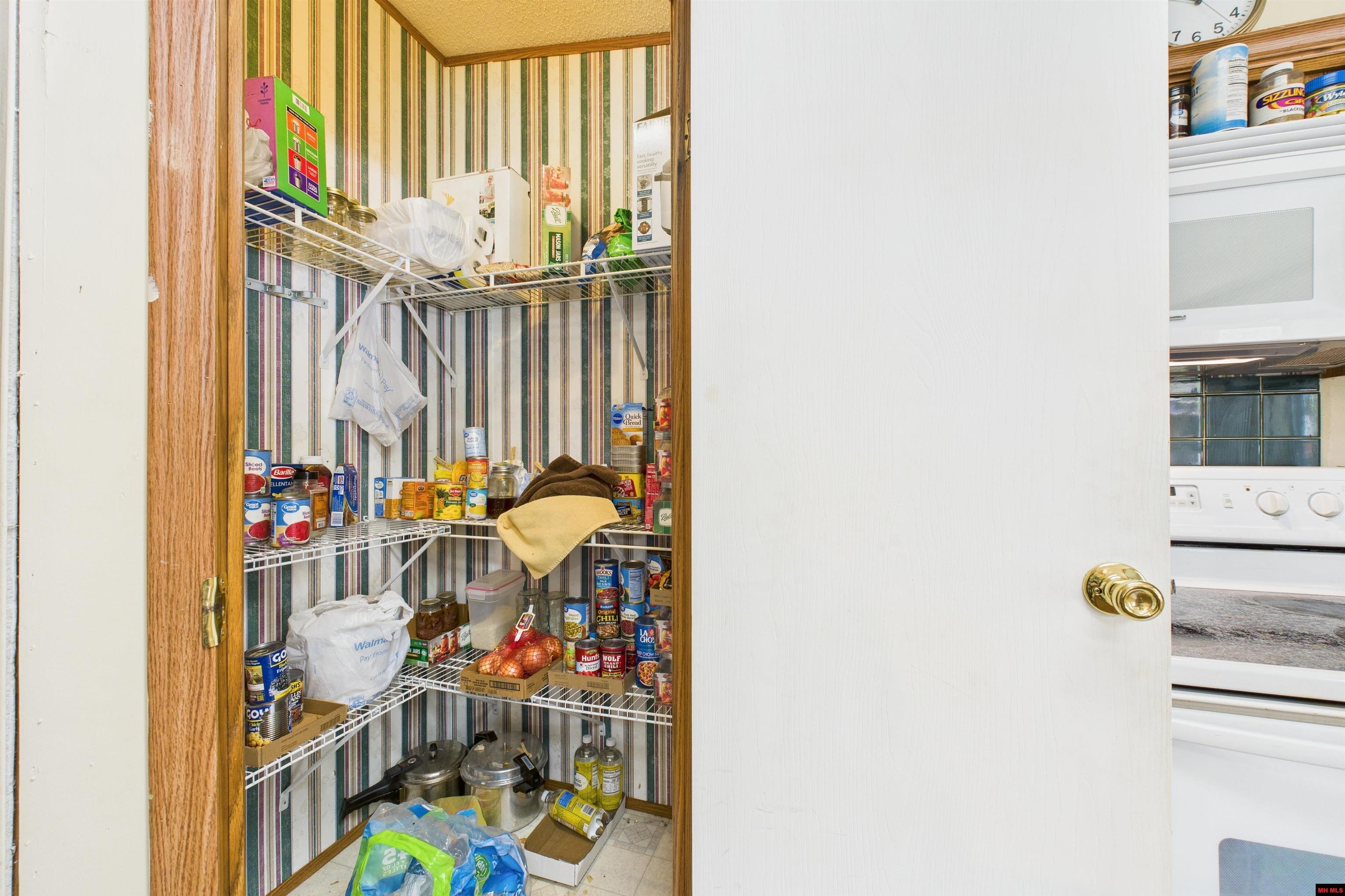 6595 PUSH MOUNTAIN ROAD Norfork, AR 72658