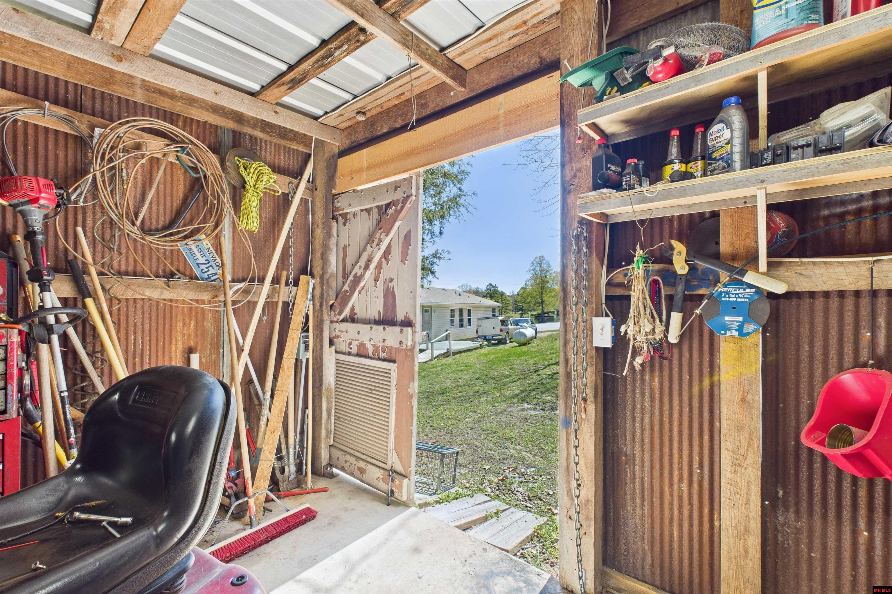 6595 PUSH MOUNTAIN ROAD Norfork, AR 72658