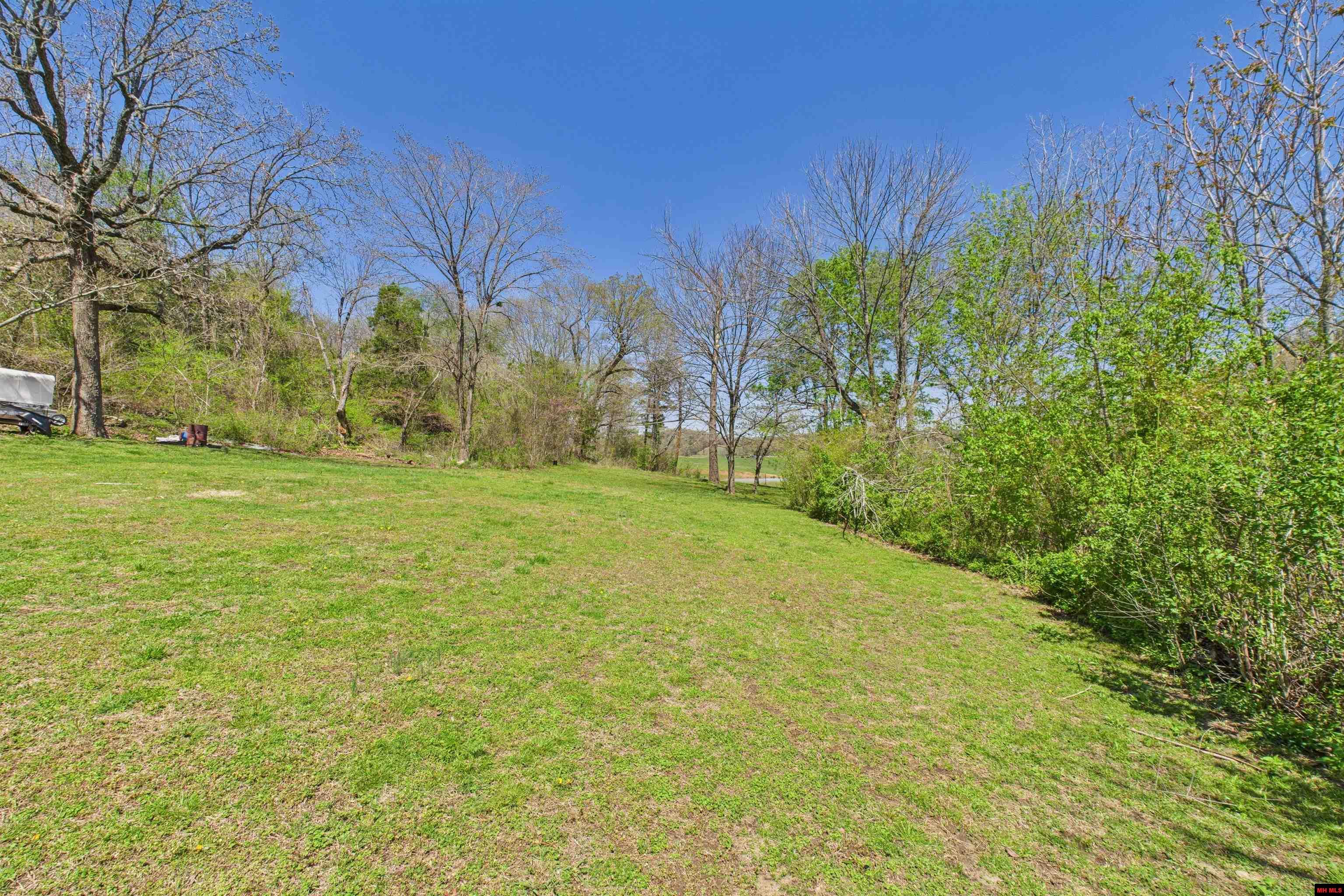 6595 PUSH MOUNTAIN ROAD Norfork, AR 72658