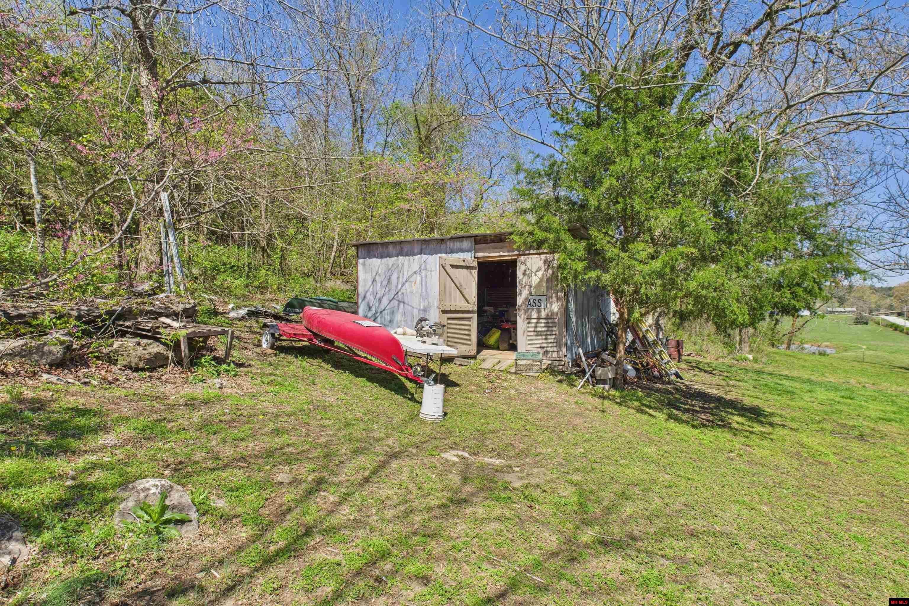 6595 PUSH MOUNTAIN ROAD Norfork, AR 72658