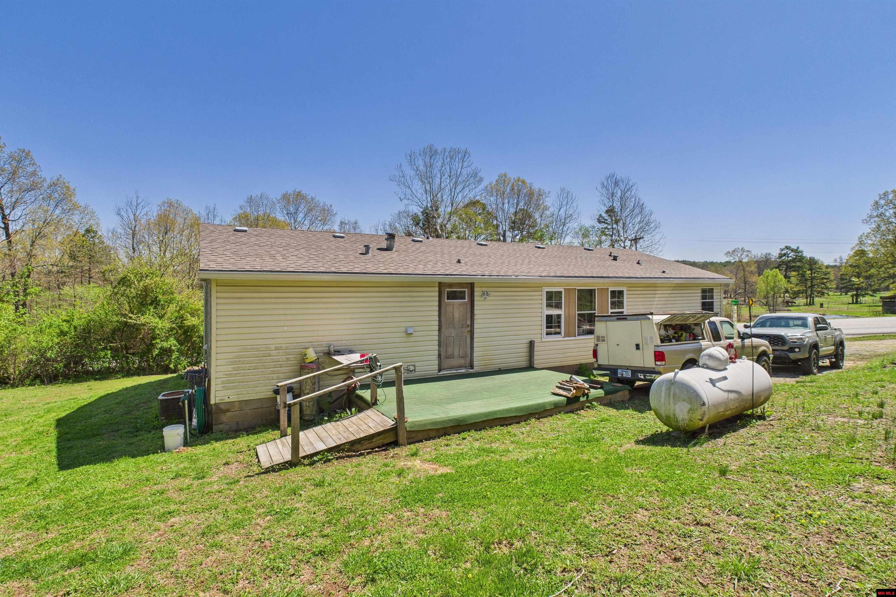 6595 PUSH MOUNTAIN ROAD Norfork, AR 72658