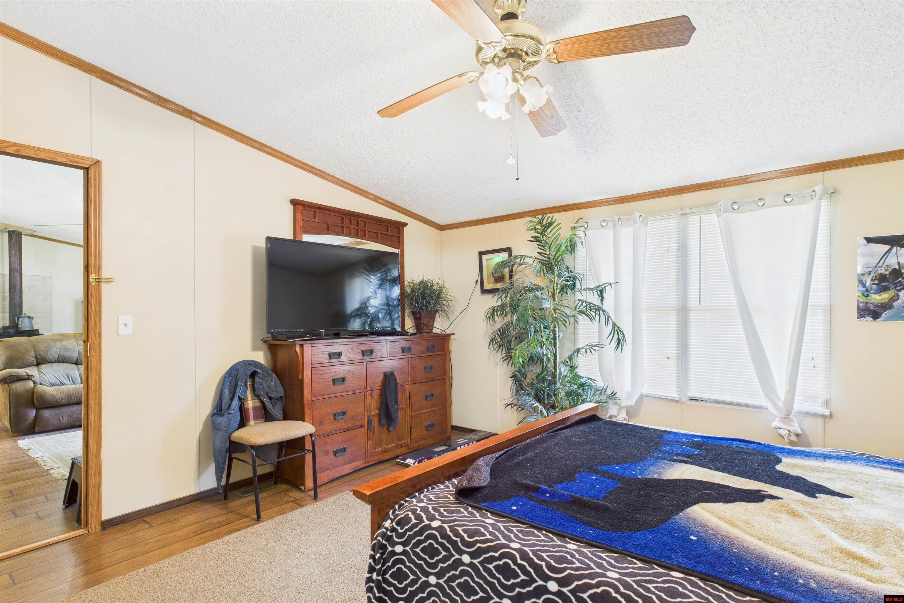 6595 PUSH MOUNTAIN ROAD Norfork, AR 72658