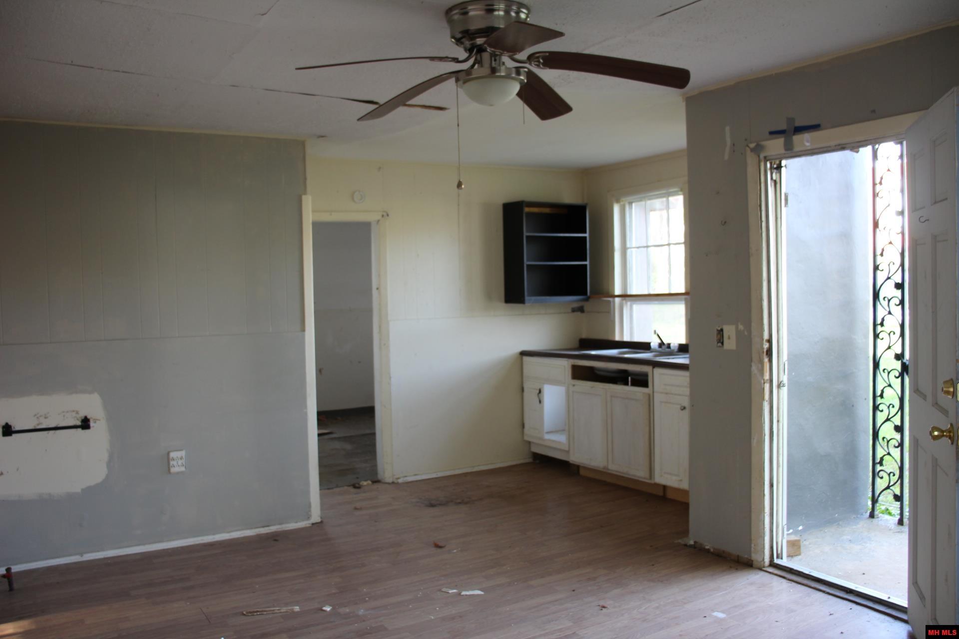 305 N PANTHER AVENUE Yellville, AR