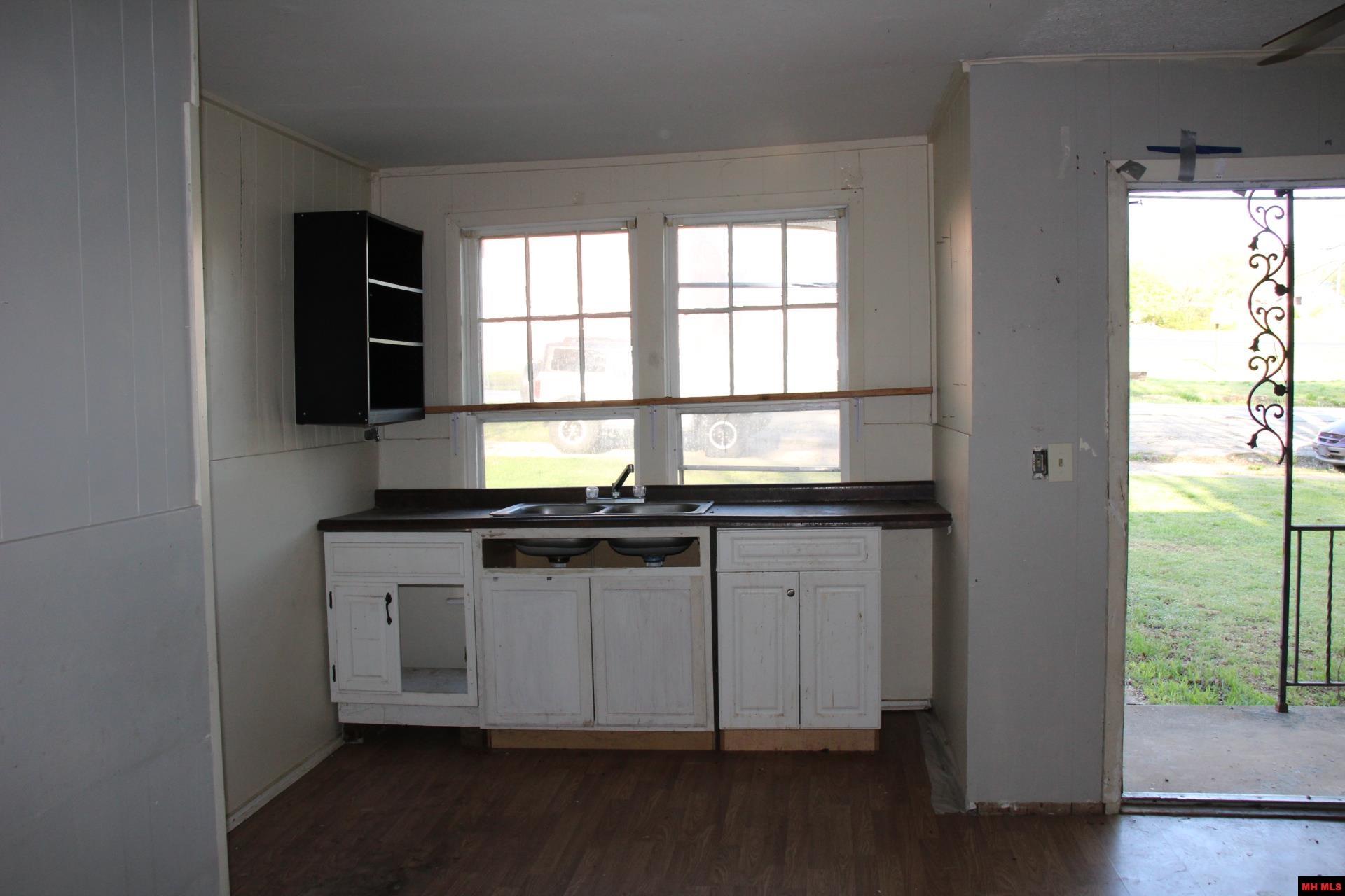 305 N PANTHER AVENUE Yellville, AR