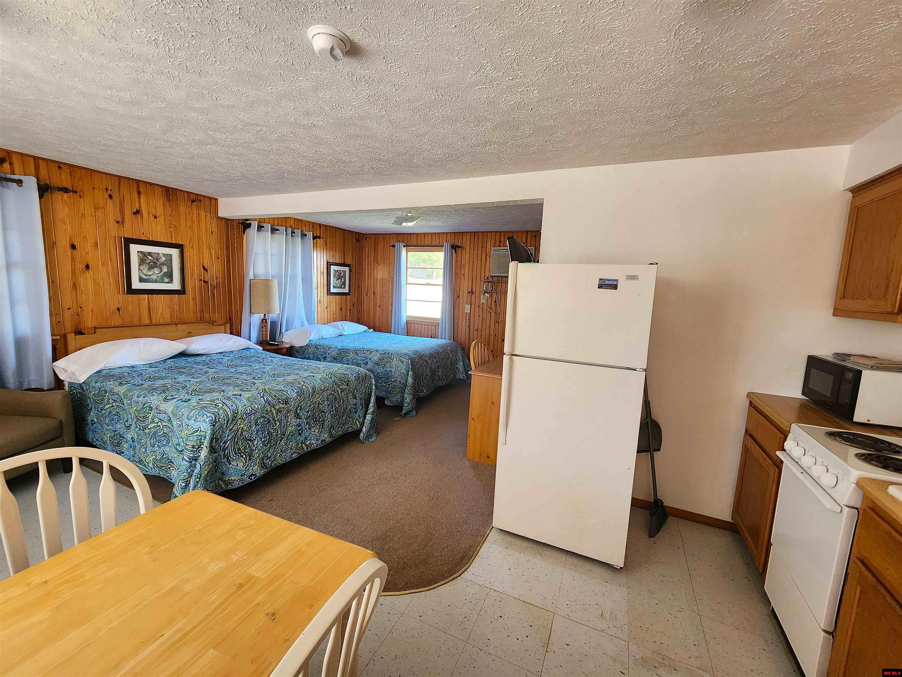 205 PINEHURST POINT Bull Shoals, AR