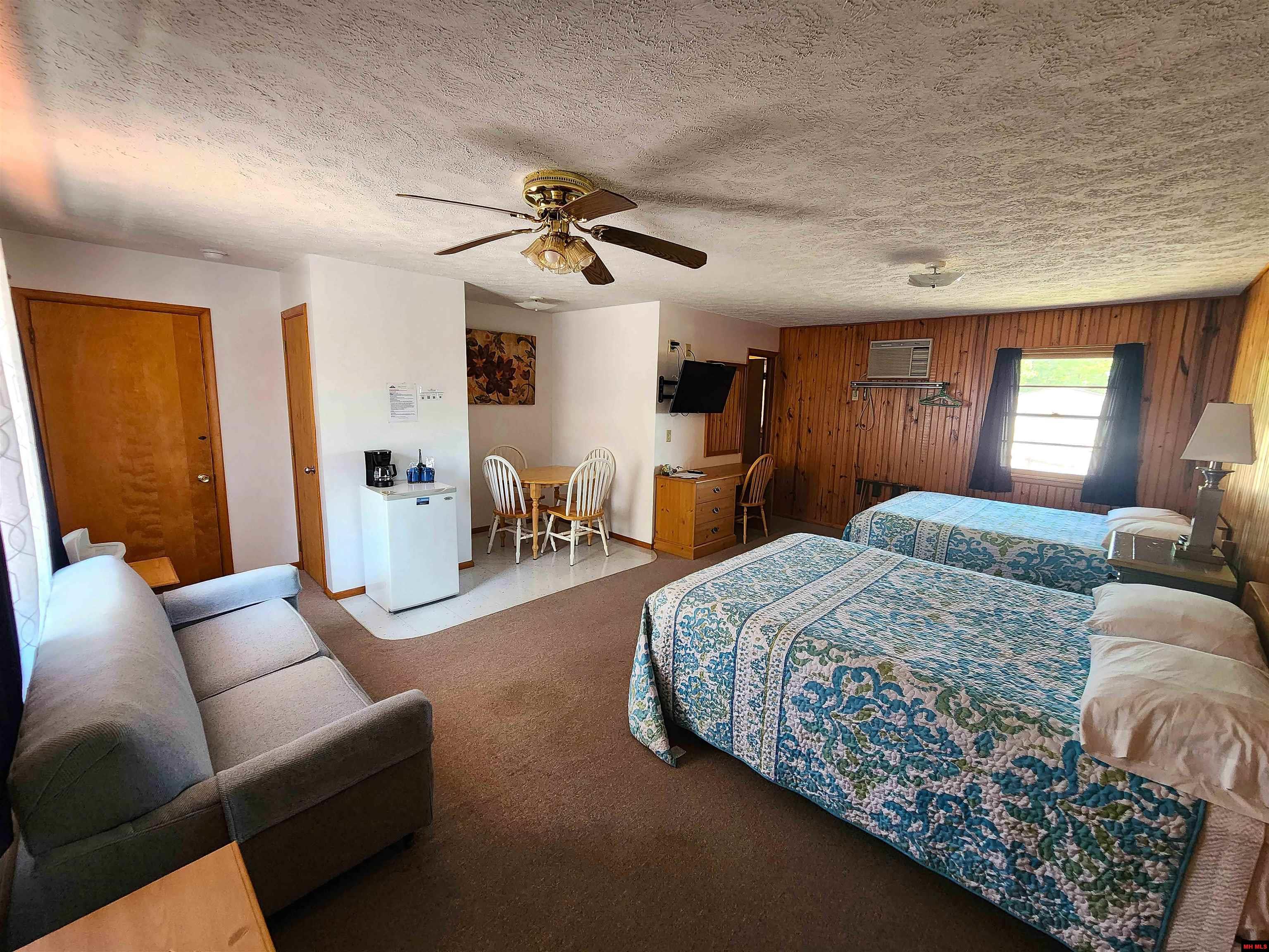 205 PINEHURST POINT Bull Shoals, AR