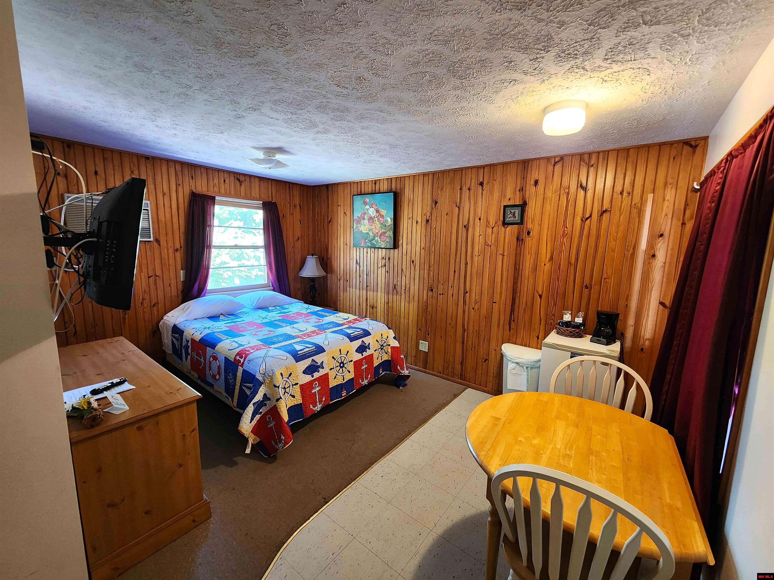 205 PINEHURST POINT Bull Shoals, AR